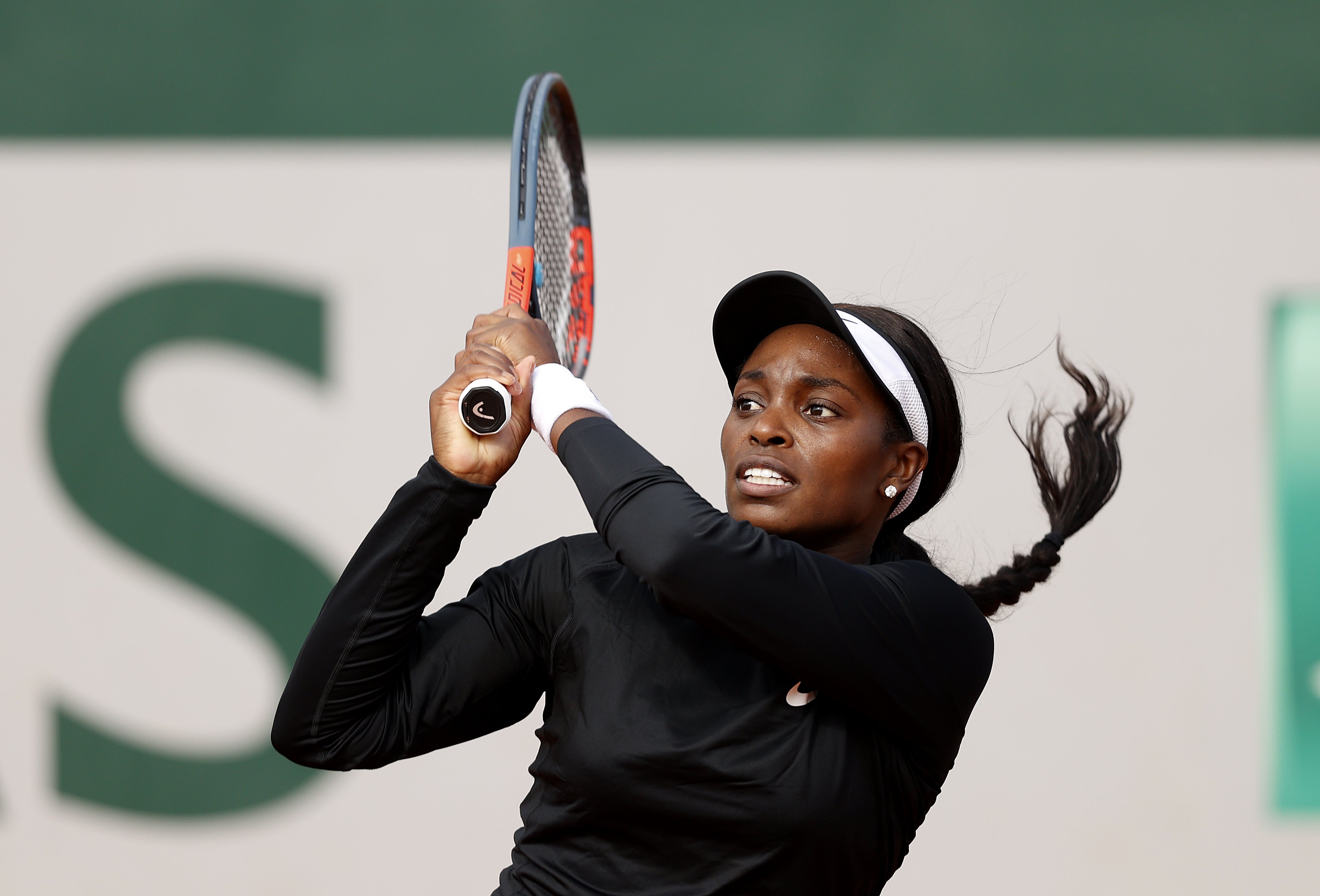 Sloane Stephens plays during the  2020 French Open at Roland Garros on October 01, 2020 in Paris, France. | Source: Getty Images