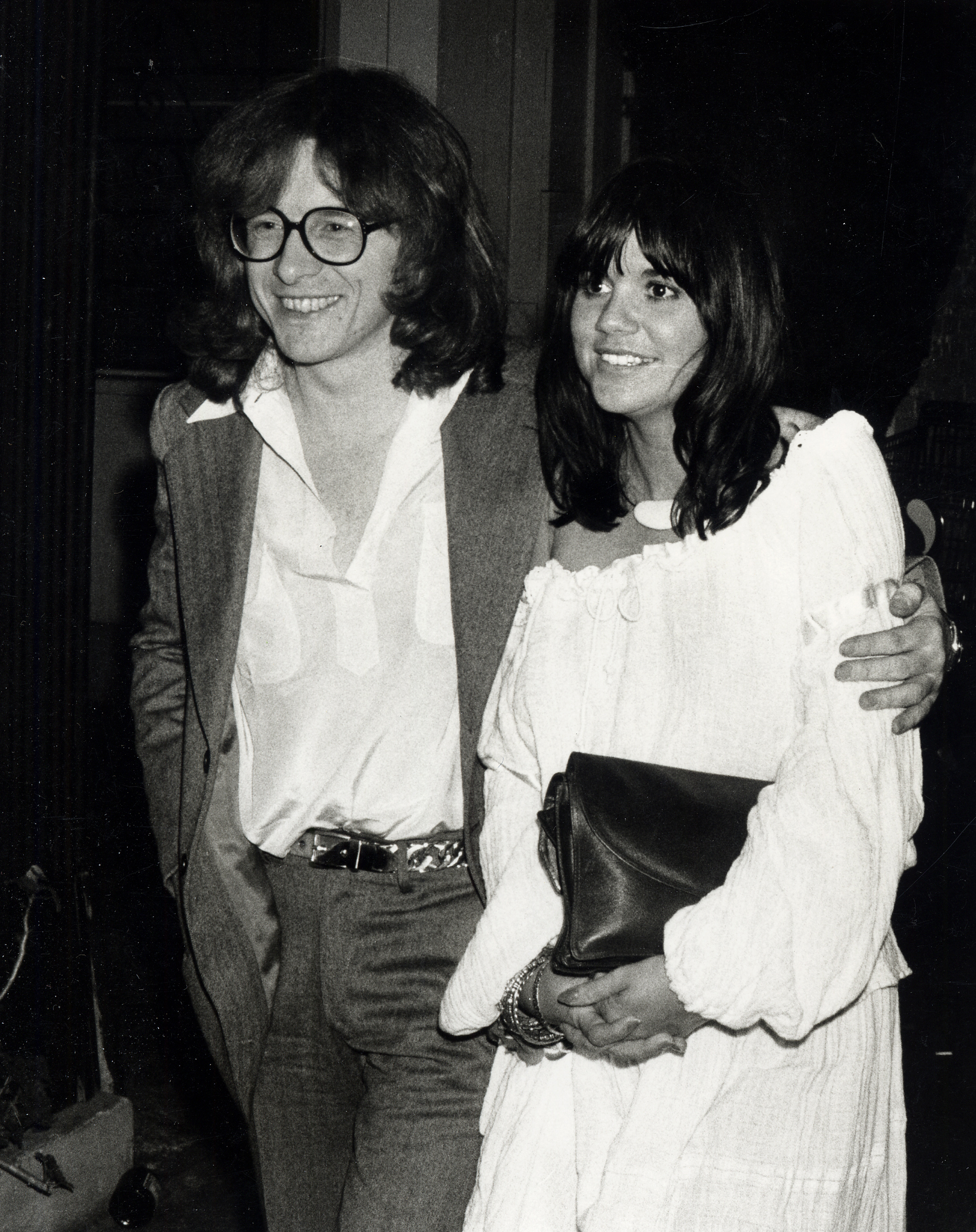 Singer Linda Ronstadt and agent Dan Ashby photographed on March 7, 1978, at Dan Tana's Restaurant in Los Angeles, California | Source: Getty Images
