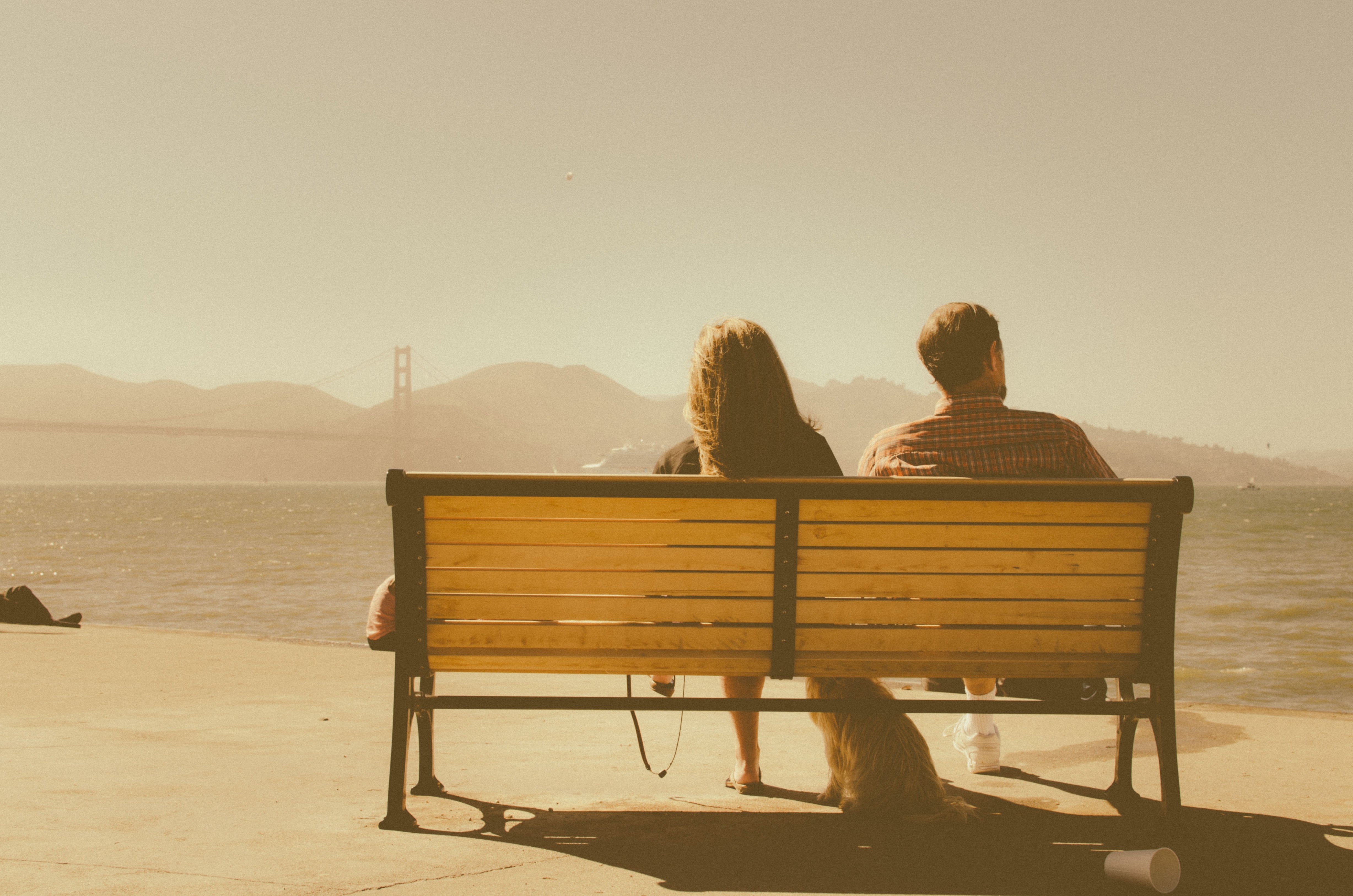 A man and woman sitting on a bench. | Source: Unsplash