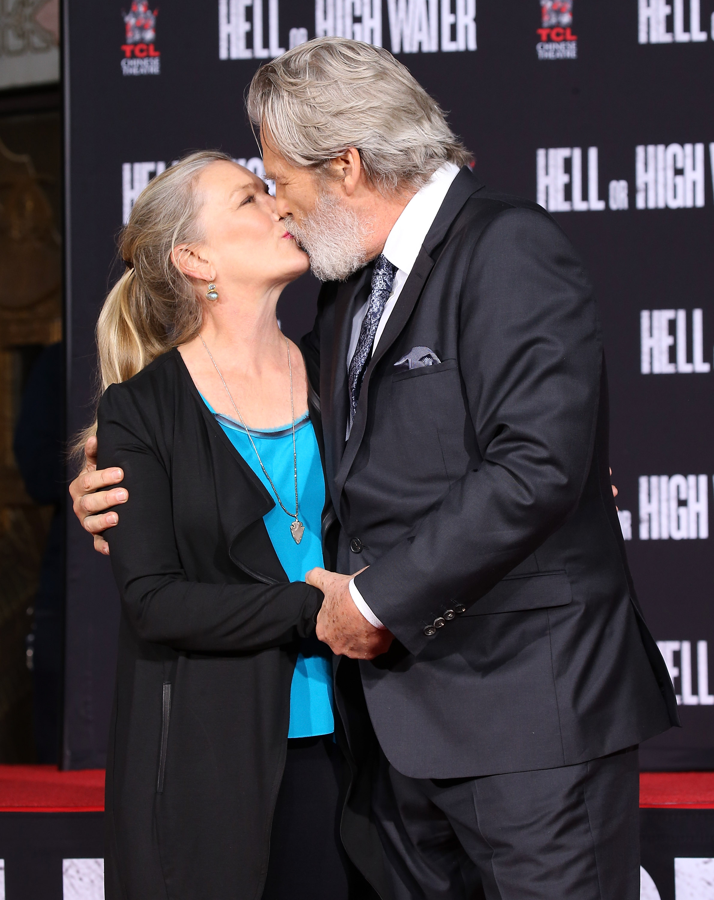 Susan and Jeff Bridges at the Hand and Footprint Ceremony honoring Jeff on January 6, 2017, in Hollywood, California | Source: Getty Images