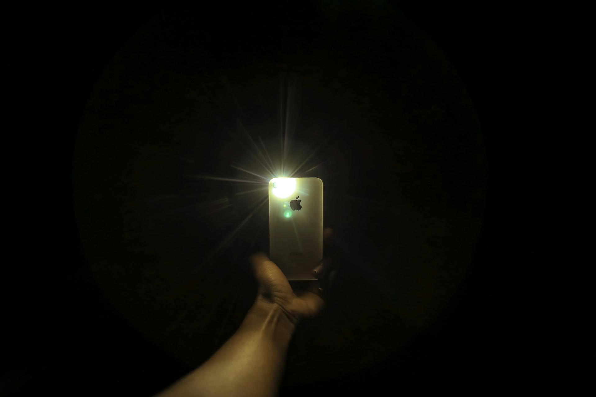 Flashlight on a phone | Source: Pexels