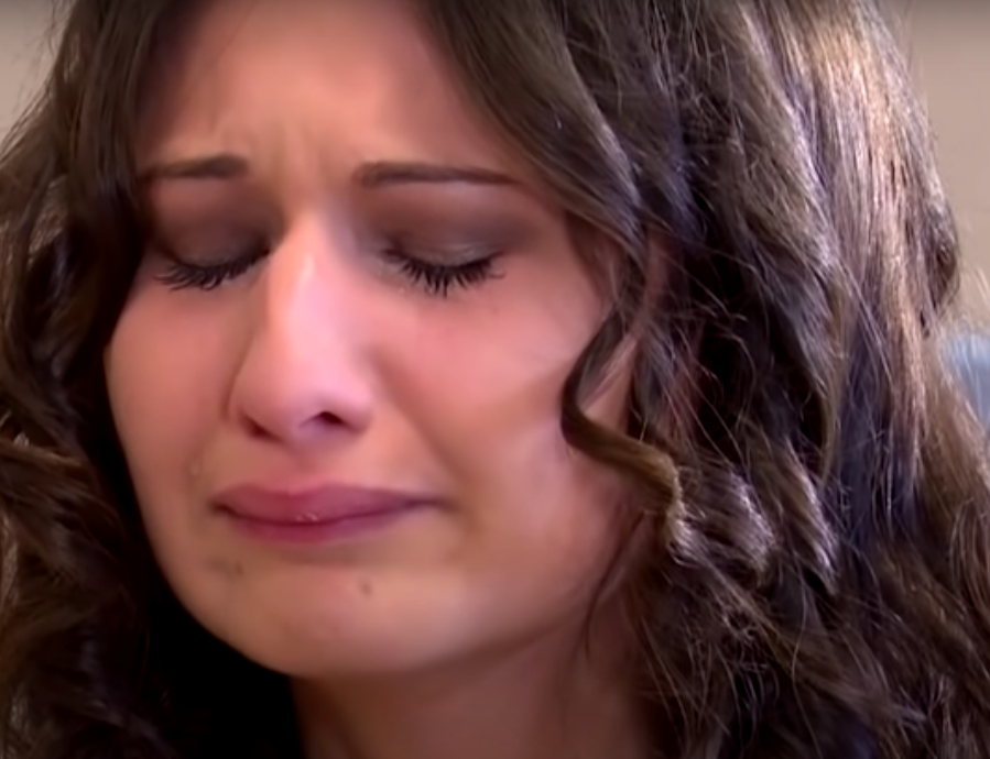 Gypsy Rose Blanchard crying during an interview with Dr. Phil posted on November 23, 2017 | Source: YouTube/Dr. Phil