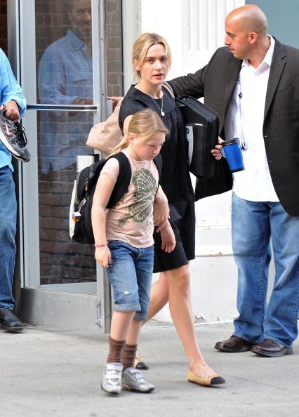 Kate Winslet und ihre Tochter Mia, Manhatten, 8. April 2010 | Quelle: Getty Images Kate Winslet und ihre Tochter Mia, Manhatten, 8. April 2010 | Quelle: Getty Images