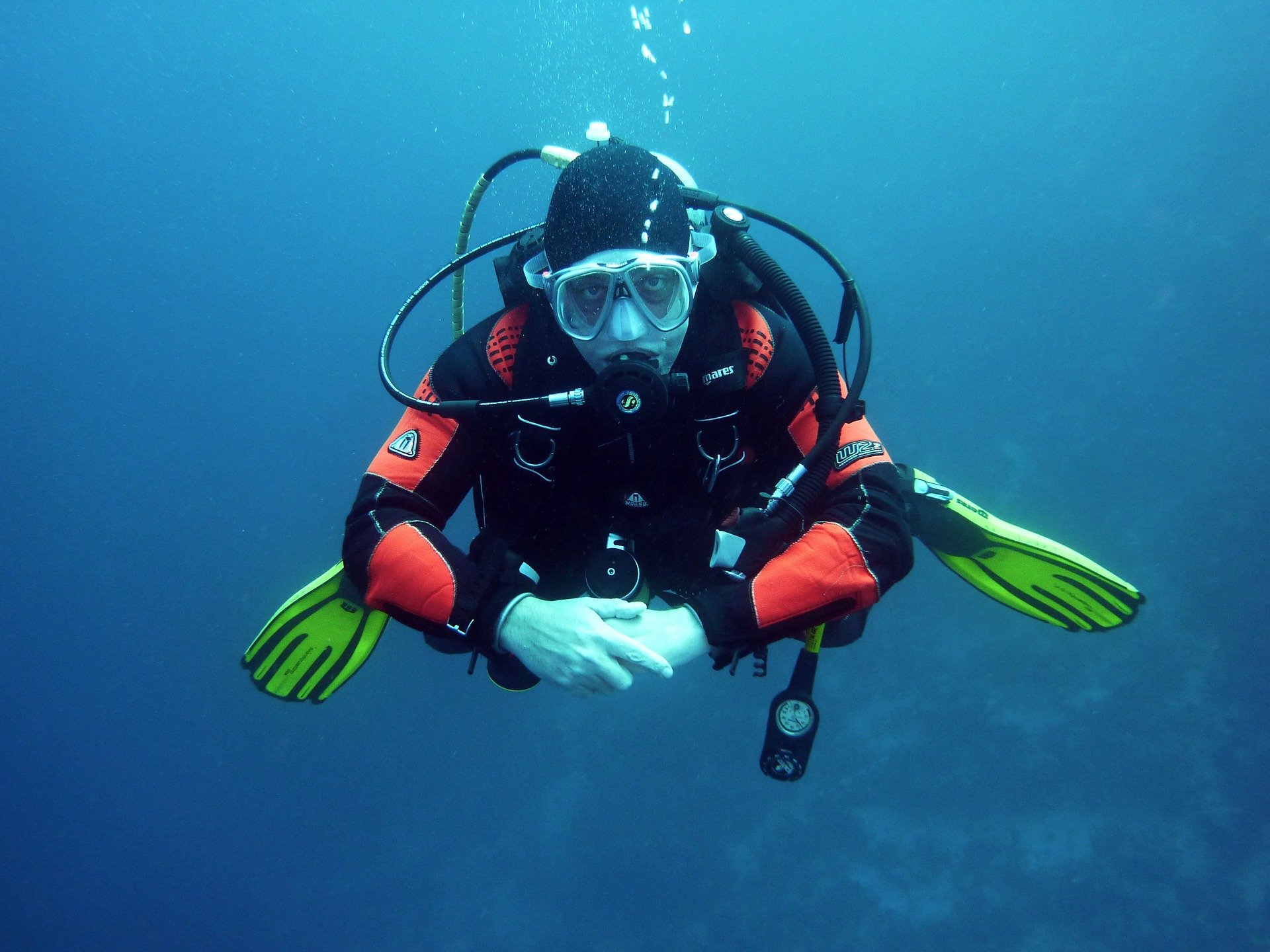 Scuba diver underwater | Source: Pixabay