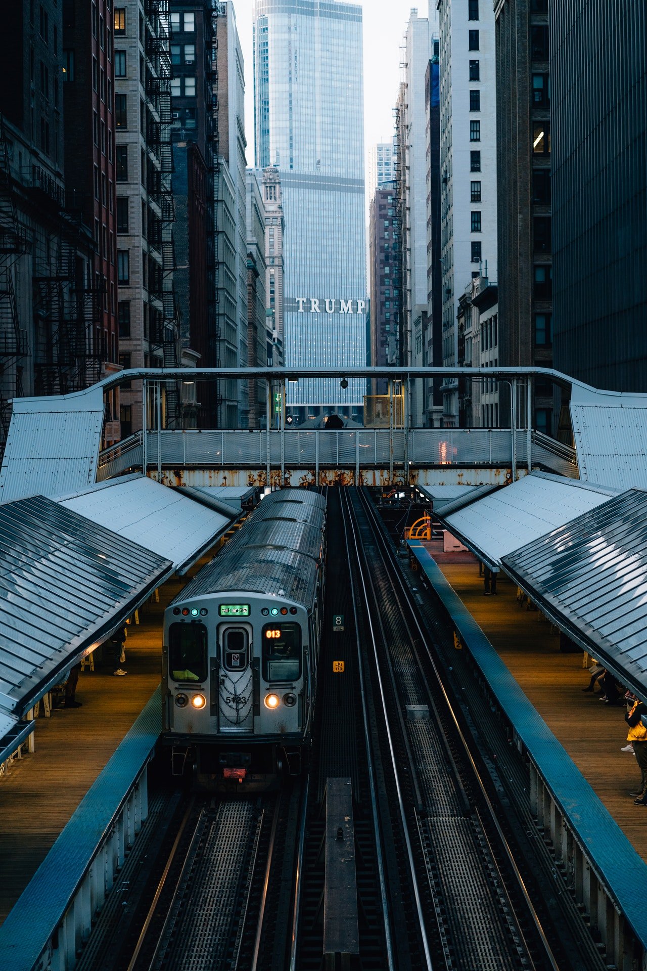 Tren del metro en una estación de la ciudad. | Foto: Pexels