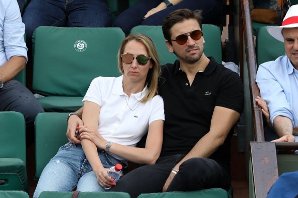  Audrey Lamy et son petit ami Thomas Sabatier assistent à la cinquième journée de Roland Garros à Paris, en France. | Photo : Getty Images