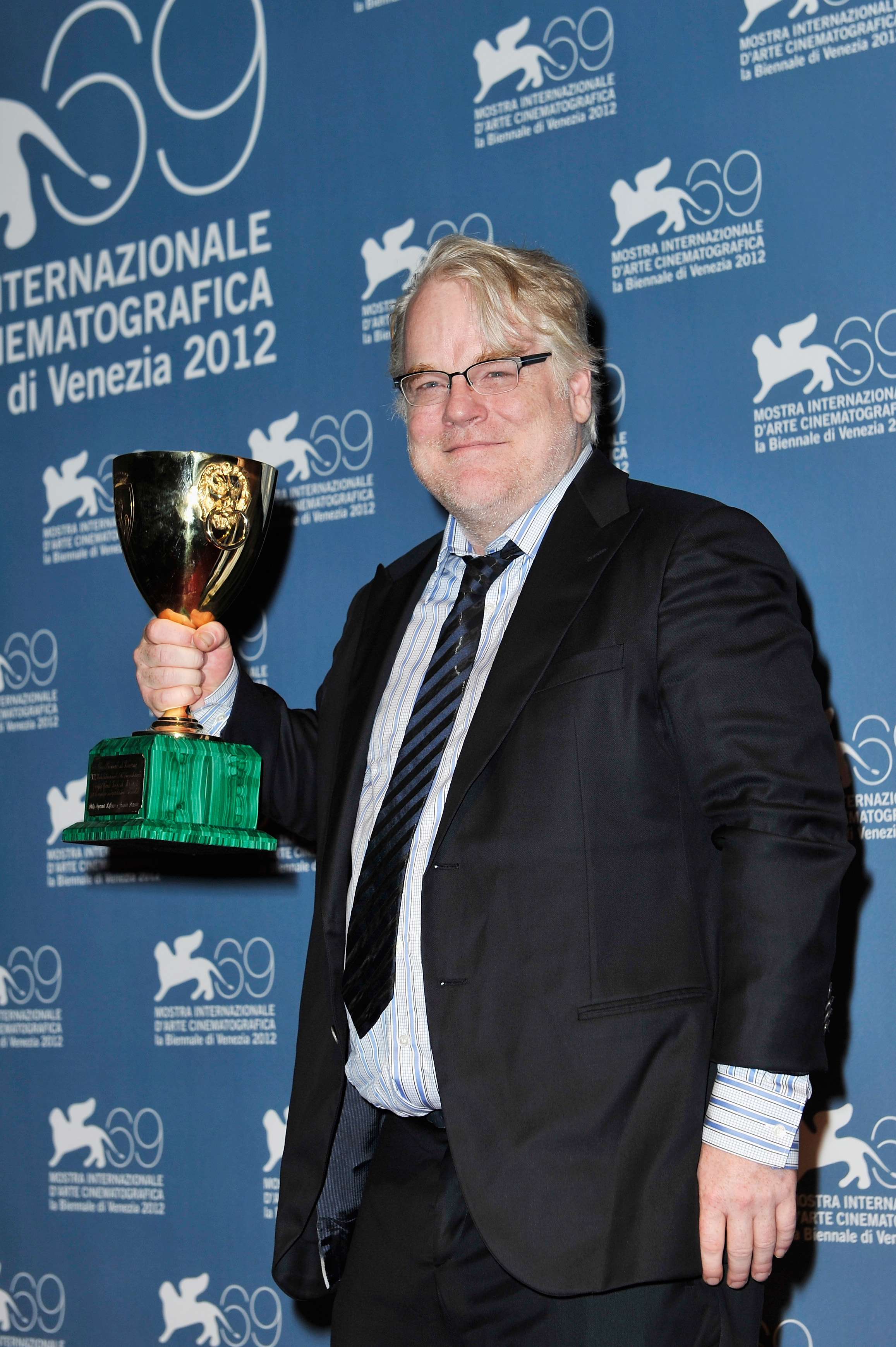 Philip Seymour Hoffman with his Coppa Volpi Award for Best Actor during The 69th Venice Film Festival in Venice, Italy, on September 8, 2012 | Source: Getty Images