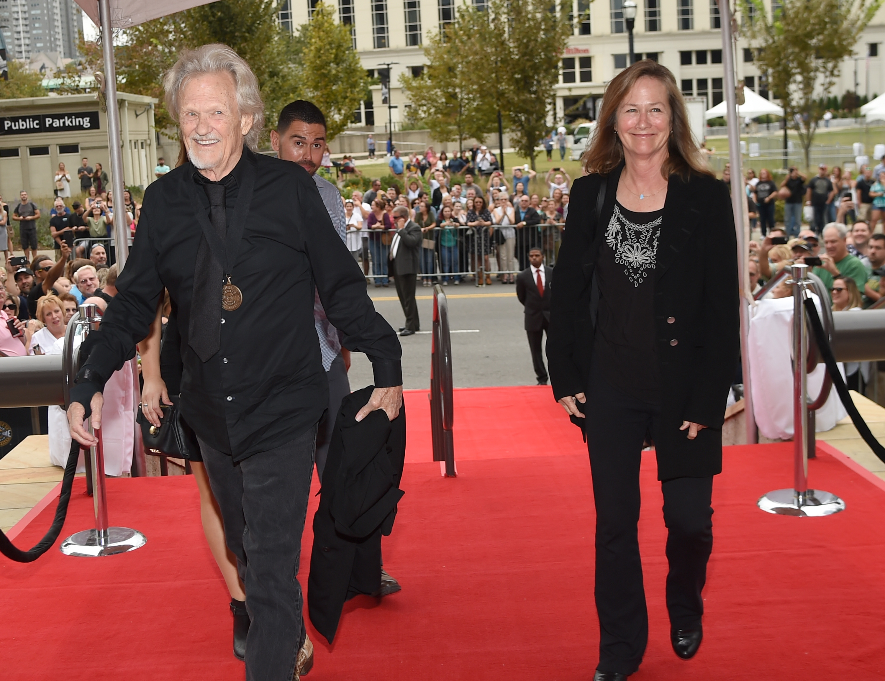 Kris Kristofferson and Lisa Meyers, on October 22, 2017 | Source: Getty Images