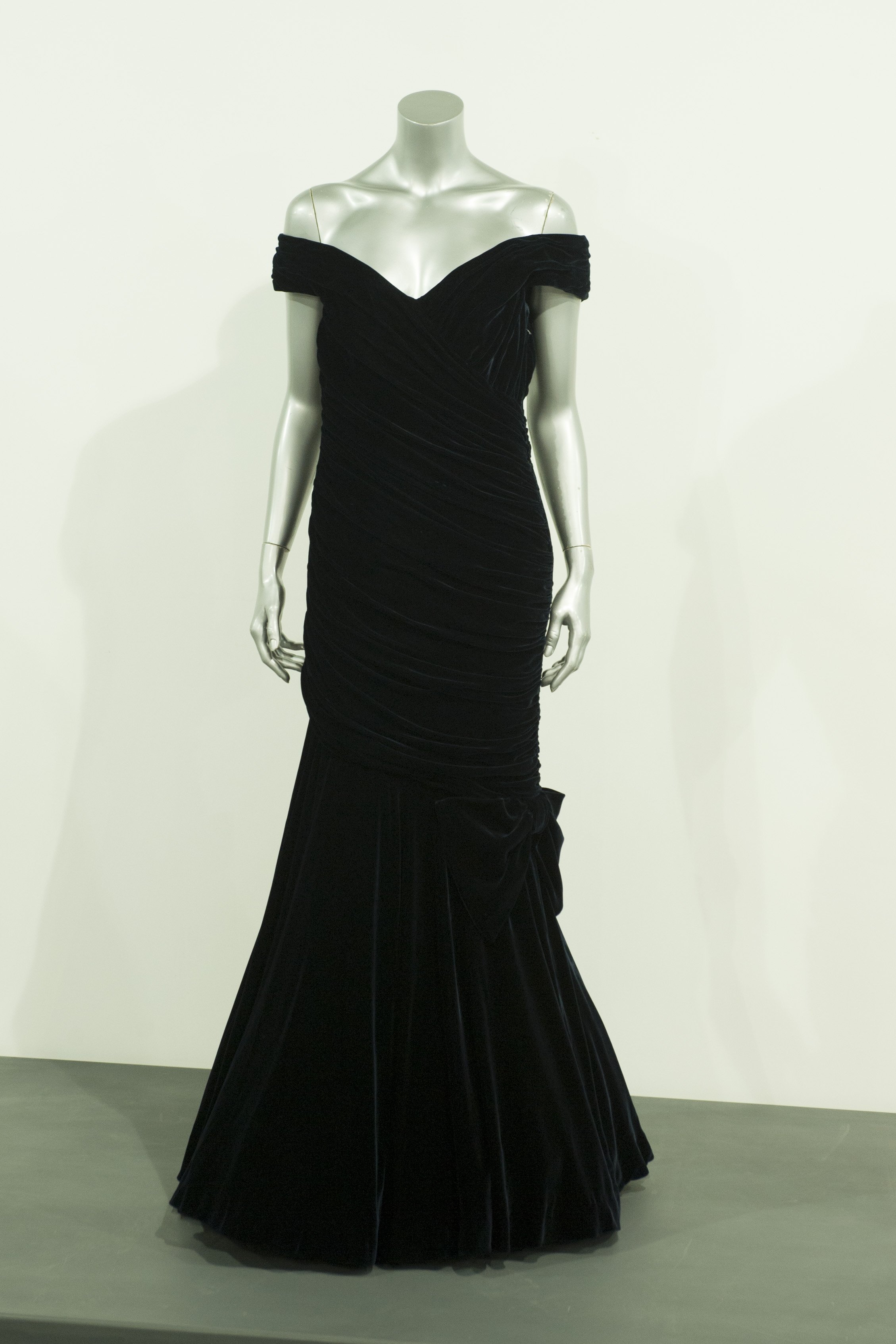 Victor Edelstein Midnight Blue Velvet Gown worn by Princess Diana in November 1985  displayed at a photocall for the 'Fit For a Princess' auction on March 15, 2013, in London, England | Photo: Simon Burchell/Getty Images