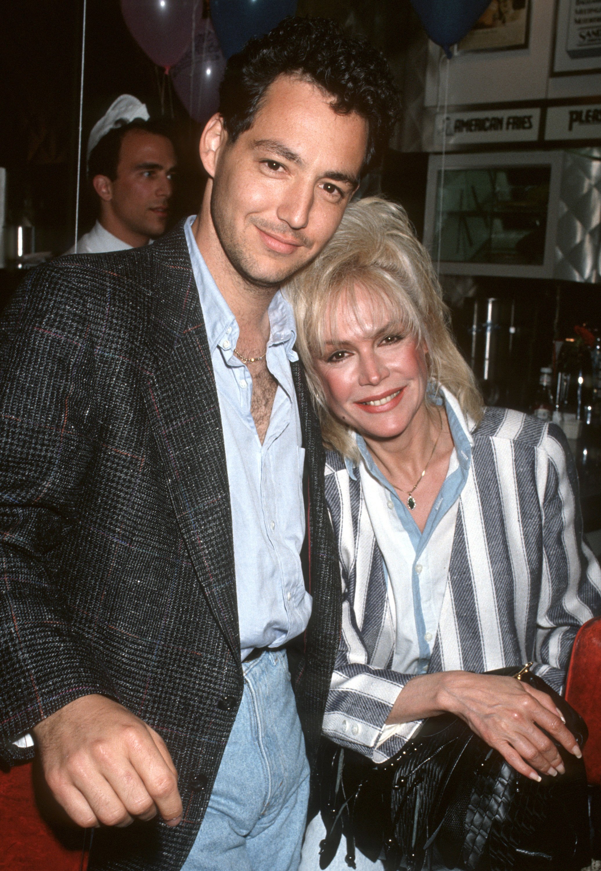 Dodd Darin and Sandra Dee at the "Love Letters" Post Party on May 14, 1991, at Johnny Rockets Restaurant in Beverly Hills, California | Source: Getty Images