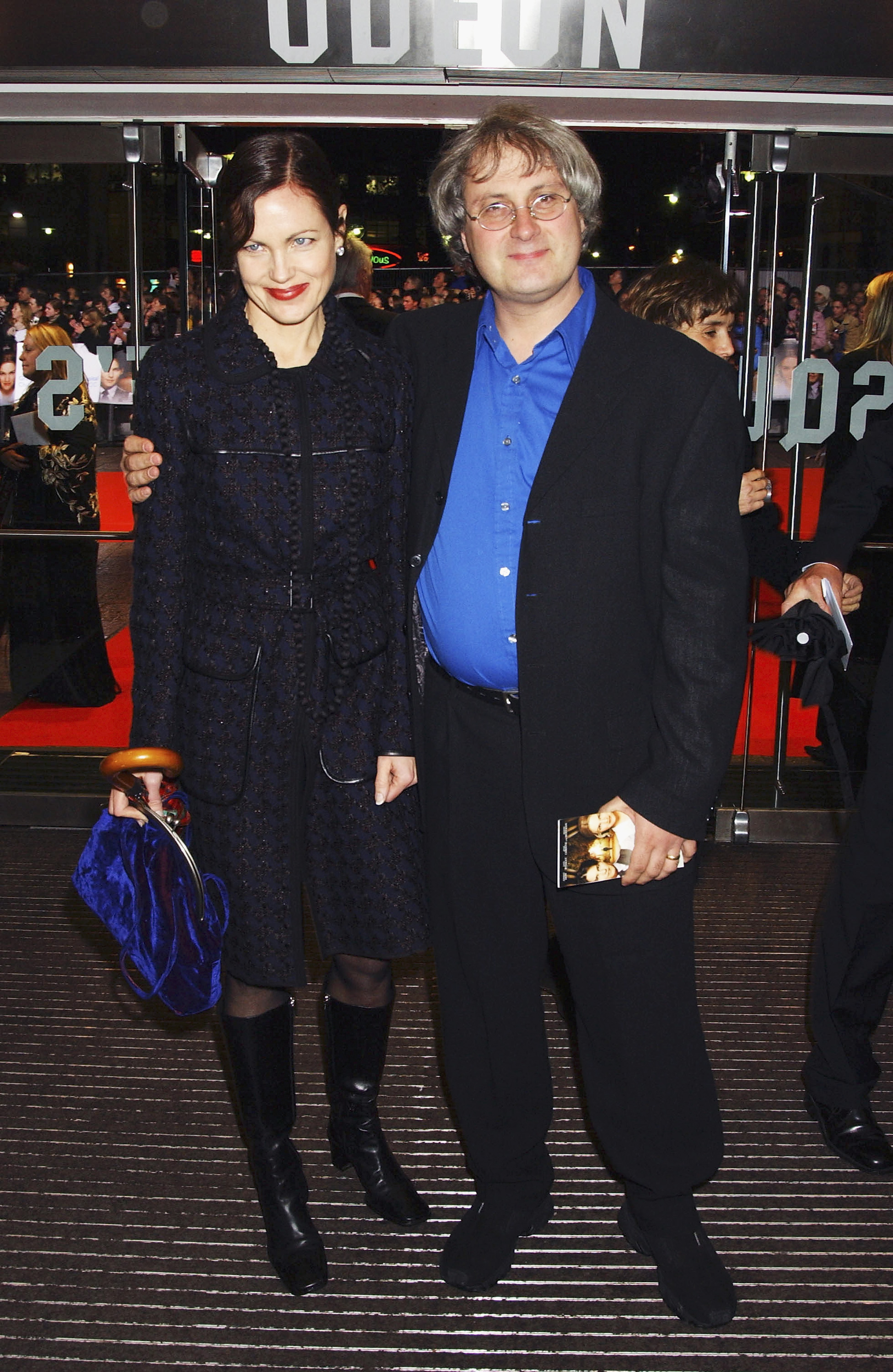 The actress and Simon Curtis at the UK Charity premiere of "Finding Neverland," 2004 | Source: Getty Images