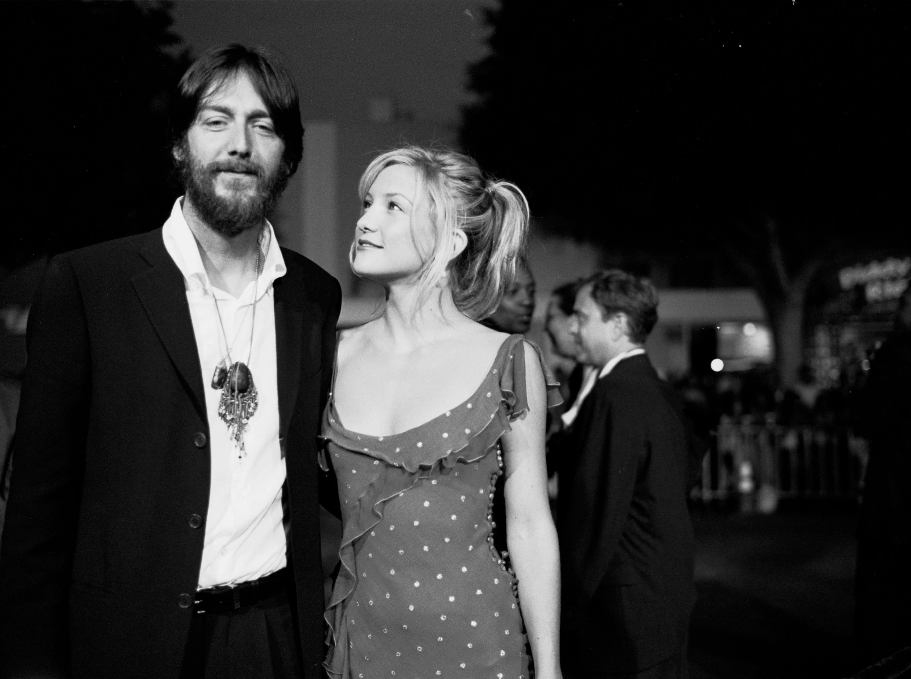 Chris Robinson and Kate Hudson during The Four Feathers Premiere - Arrivals - Black and White Photography by Chris Weeks at Mann Village Theater on September 17, 2002 in Los Angeles, California | Source: Getty Images