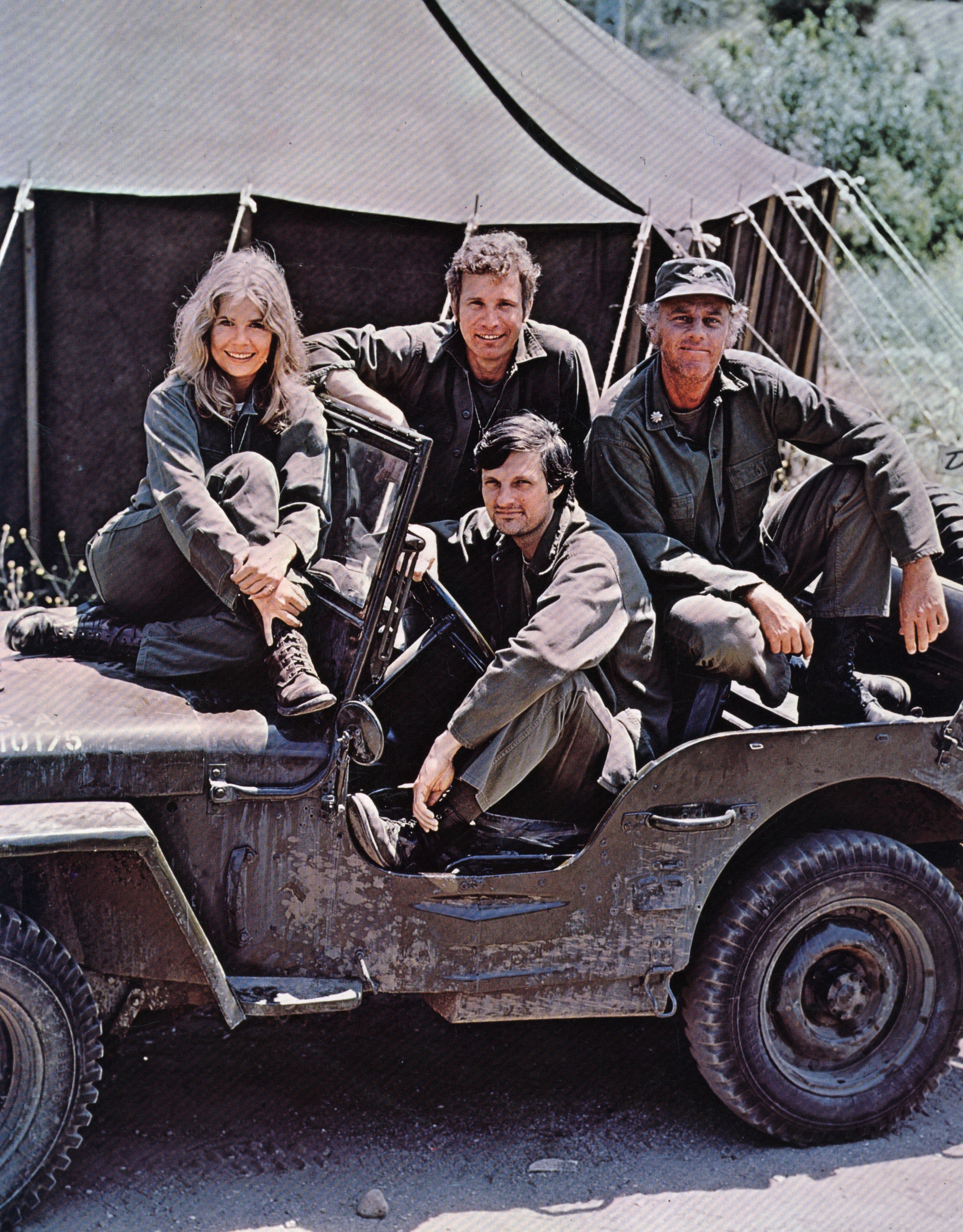 Alan Alda in the driving seat of a jeep with Loretta Swit and other cast members of "M*A*S*H" | Photo: Getty Images