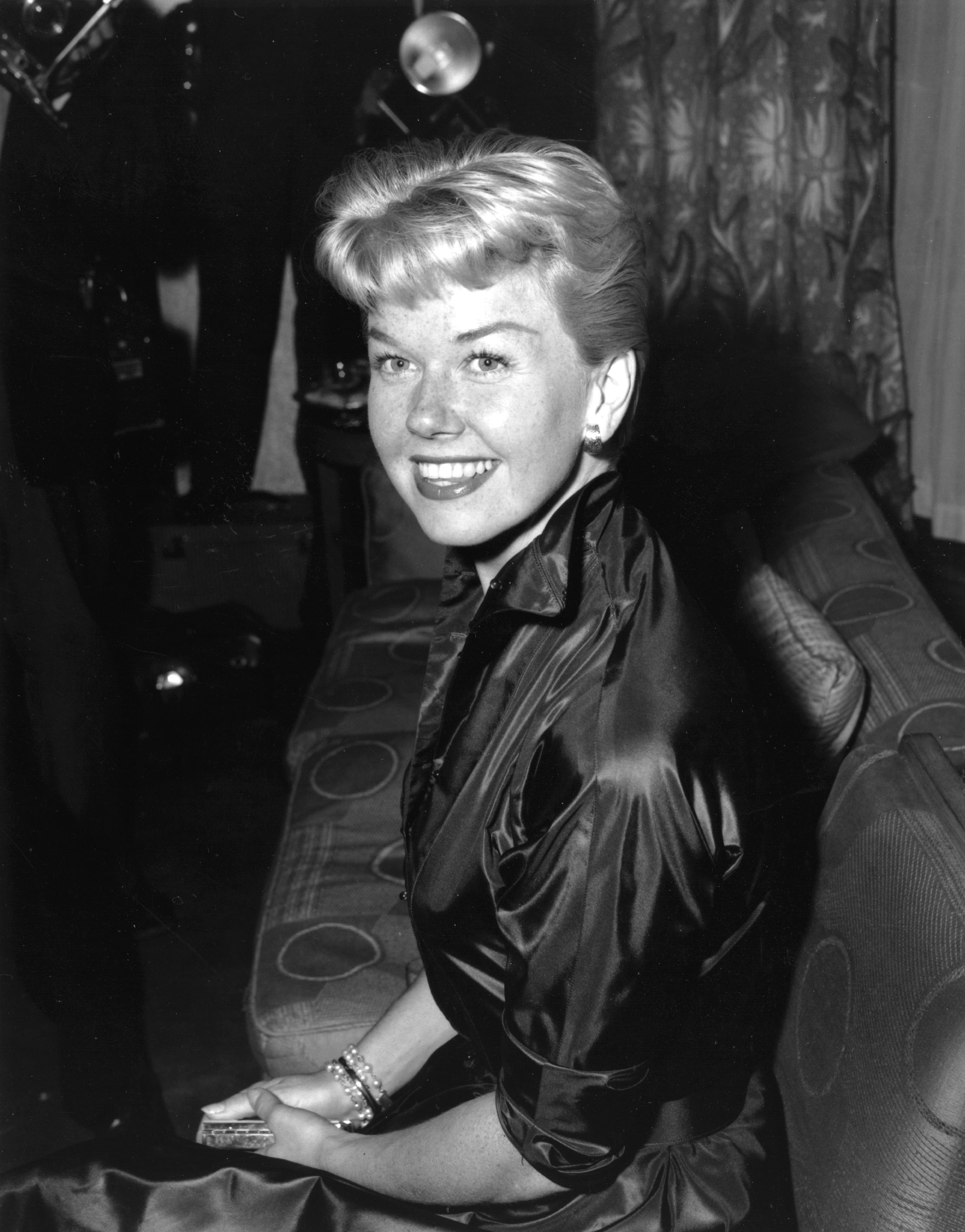 Doris Day attends a reception at Claridges Hotel in London, April 1955. | Source: Getty Images.