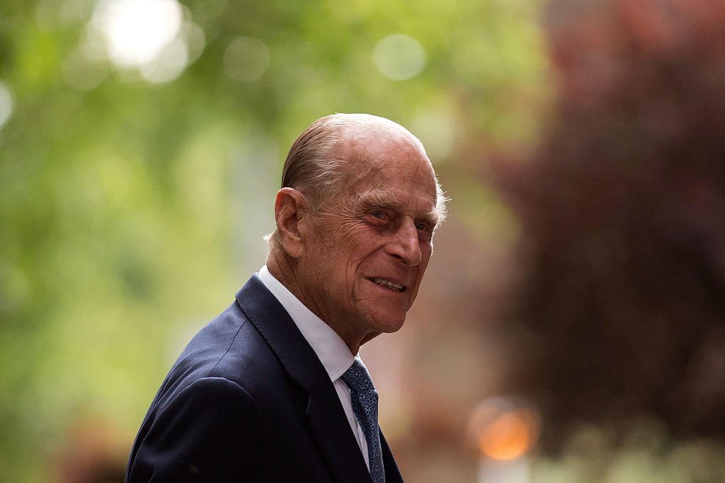 le prince Philip, duc d'Édimbourg, arrive pour sa visite au Richmond Adult Community College à Richmond le 8 juin 2015 à Londres, en Angleterre. | Photo : Getty Images