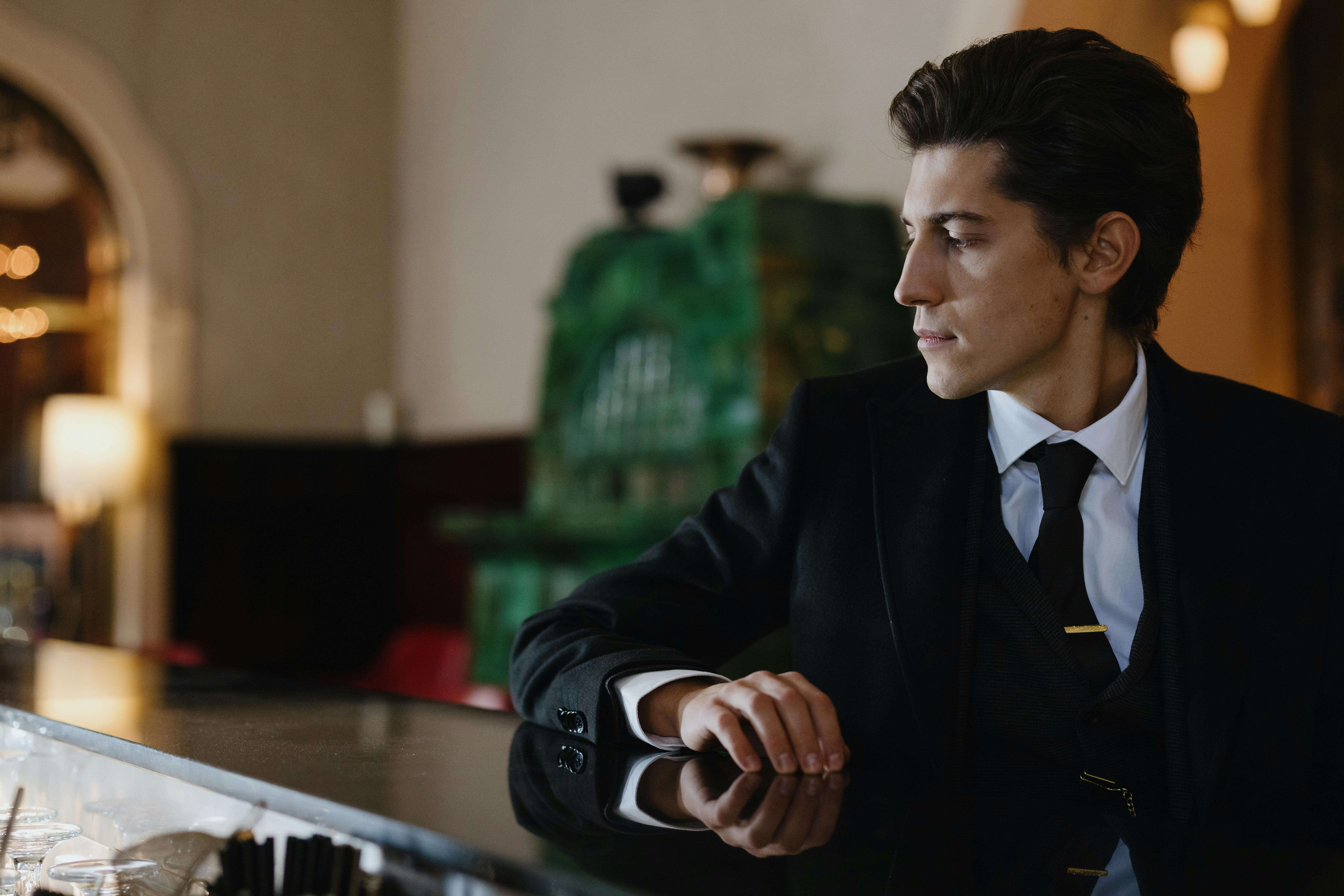 Man seated at the counter | Source: Pexels