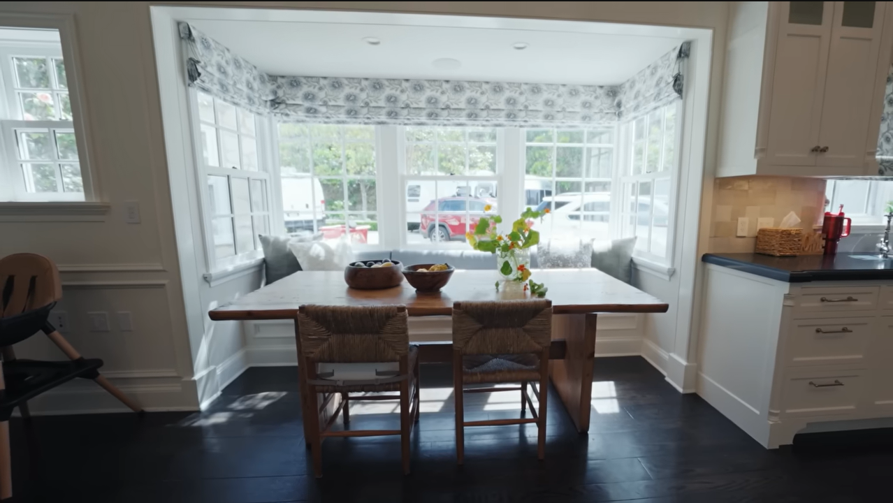 Viewers immediately praised the incredibly lived-in and relatable feel of the space. | Source: YouTube/@Archdigest
