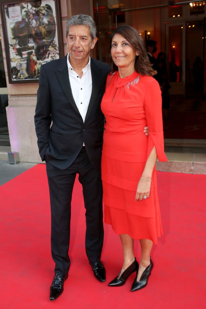 Michel Cymes et son épouse Nathalie Cymes assistent au gala de charité "Enfance Majuscule 2021" à la Salle Gaveau le 15 juin 2021 à Paris, France. | Photo : Getty Images