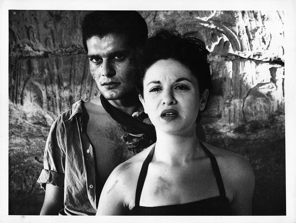 Omar Sharif et Faten Hamama sur un plateau de tournage en 1954. l Source : Getty Images Omar Sharif et Faten Hamama sur un plateau de tournage en 1954. l Source : Getty Images