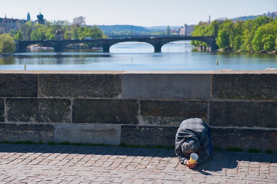 A man begging on the street. | Photo: Pixabay