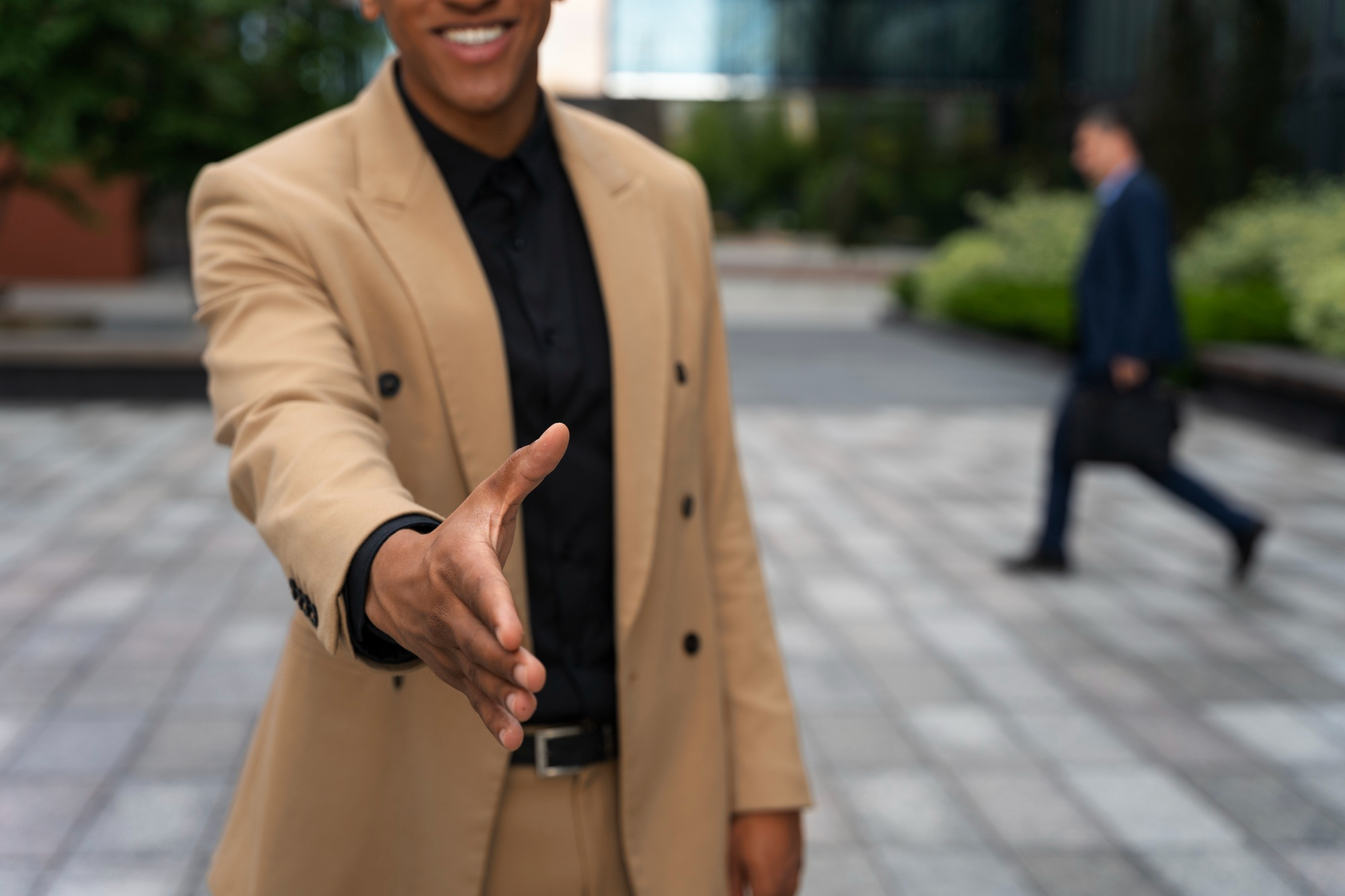 A man reaching out to shake someones hand | Source: Freepik