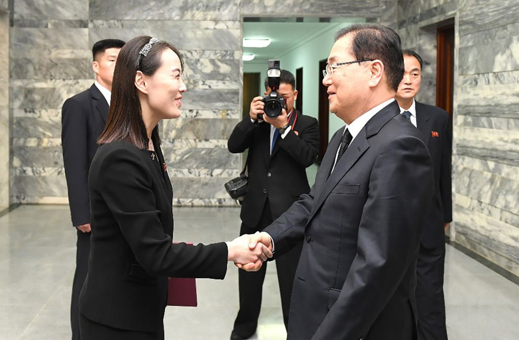 Kim Yo-Jong le 12 juin 2019 avec Chung Eui-yong. l Photo : Getty Images