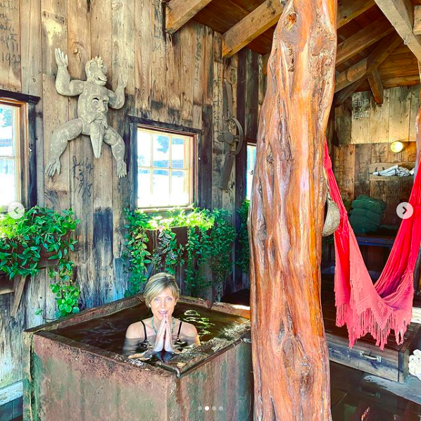 Marla Maples strikes the "Namaste" prayer pose inside a makeshift hot tub in Colorado, December 2020. | Photo: Instagram/ Marla Maples 