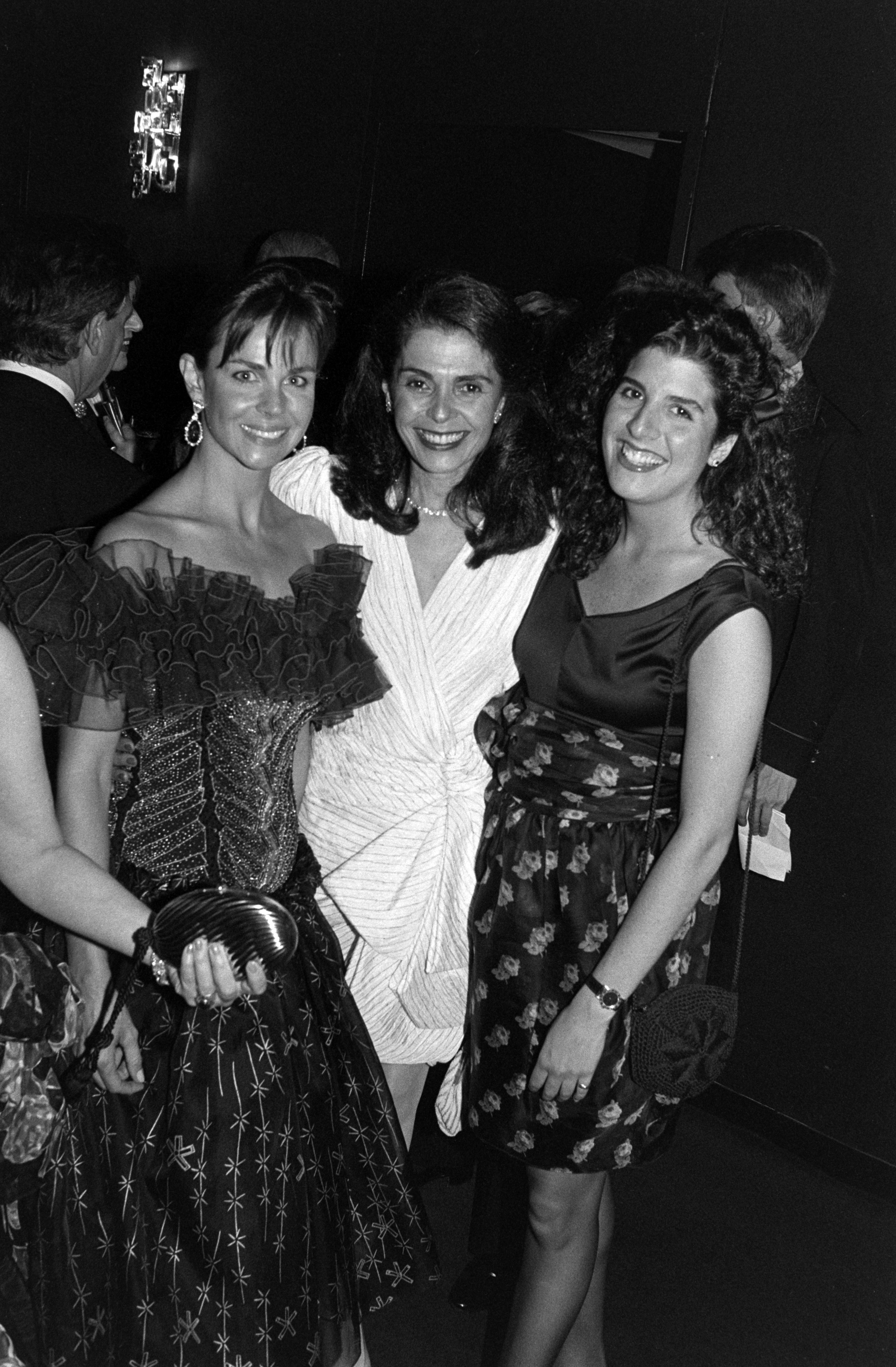Claudia Peltz (L) and guests attend an event at Lincoln Center on June 28, 1988, in New York City | Source: Getty Images