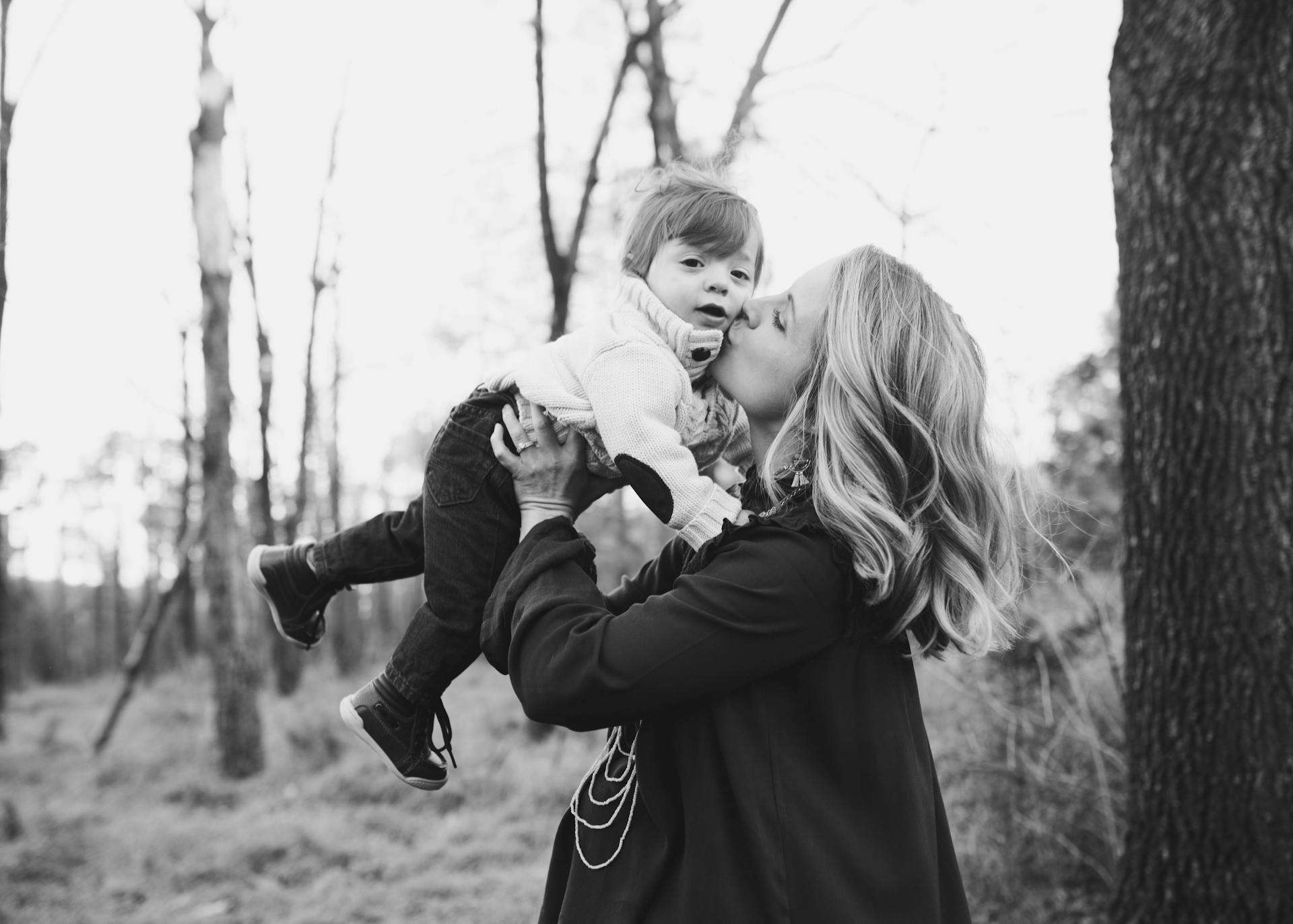 A woman kissing her child | Source: Pexels
