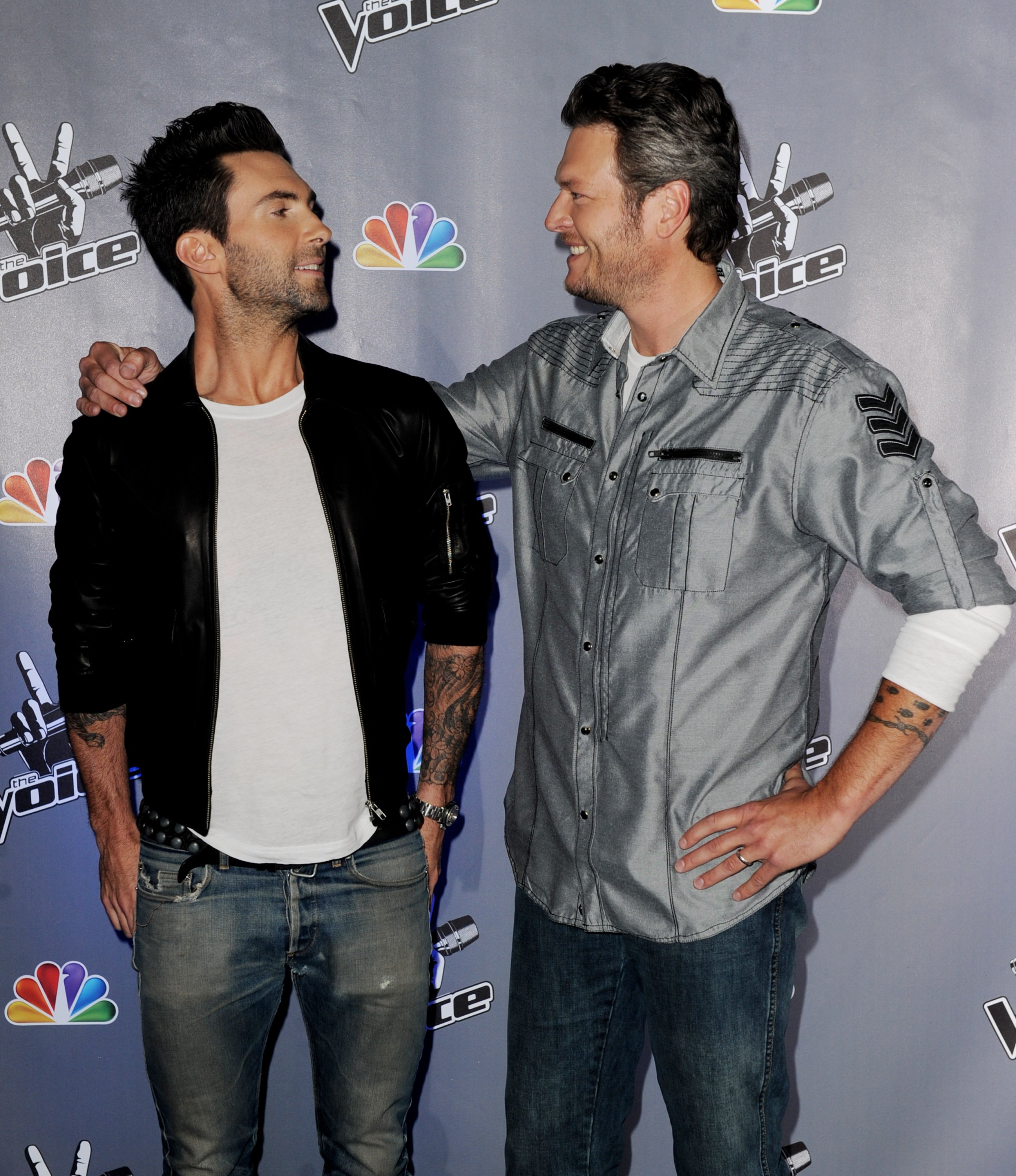 Adam Levine and Blake Shelton appear at a press junket for "The Voice" in Culver City, California on October 28, 2011 | Photo: Getty Images