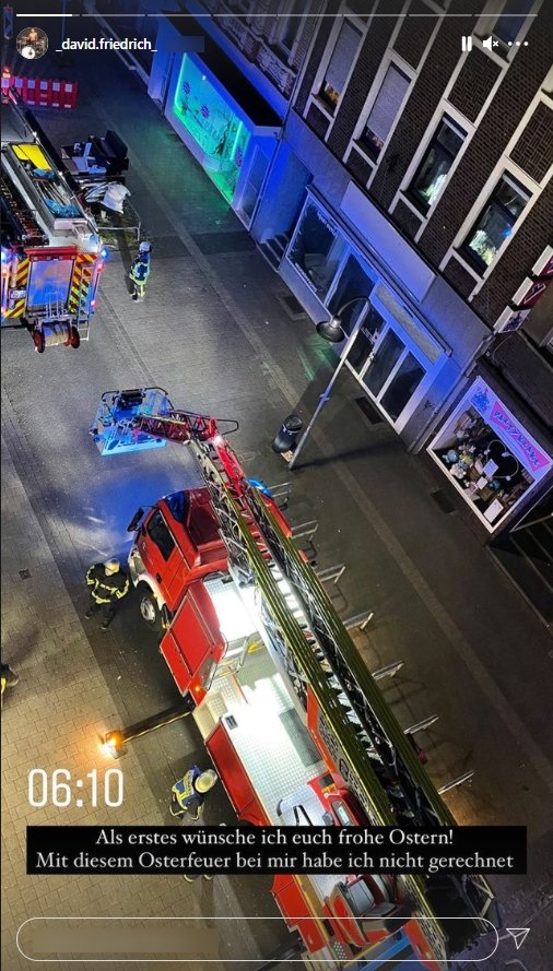 Screenshot der Instagram-Story von David Friedrich mit einem Feuerwehrauto unter seiner Wohnung | Quelle: Instagram/_david.friedrich_