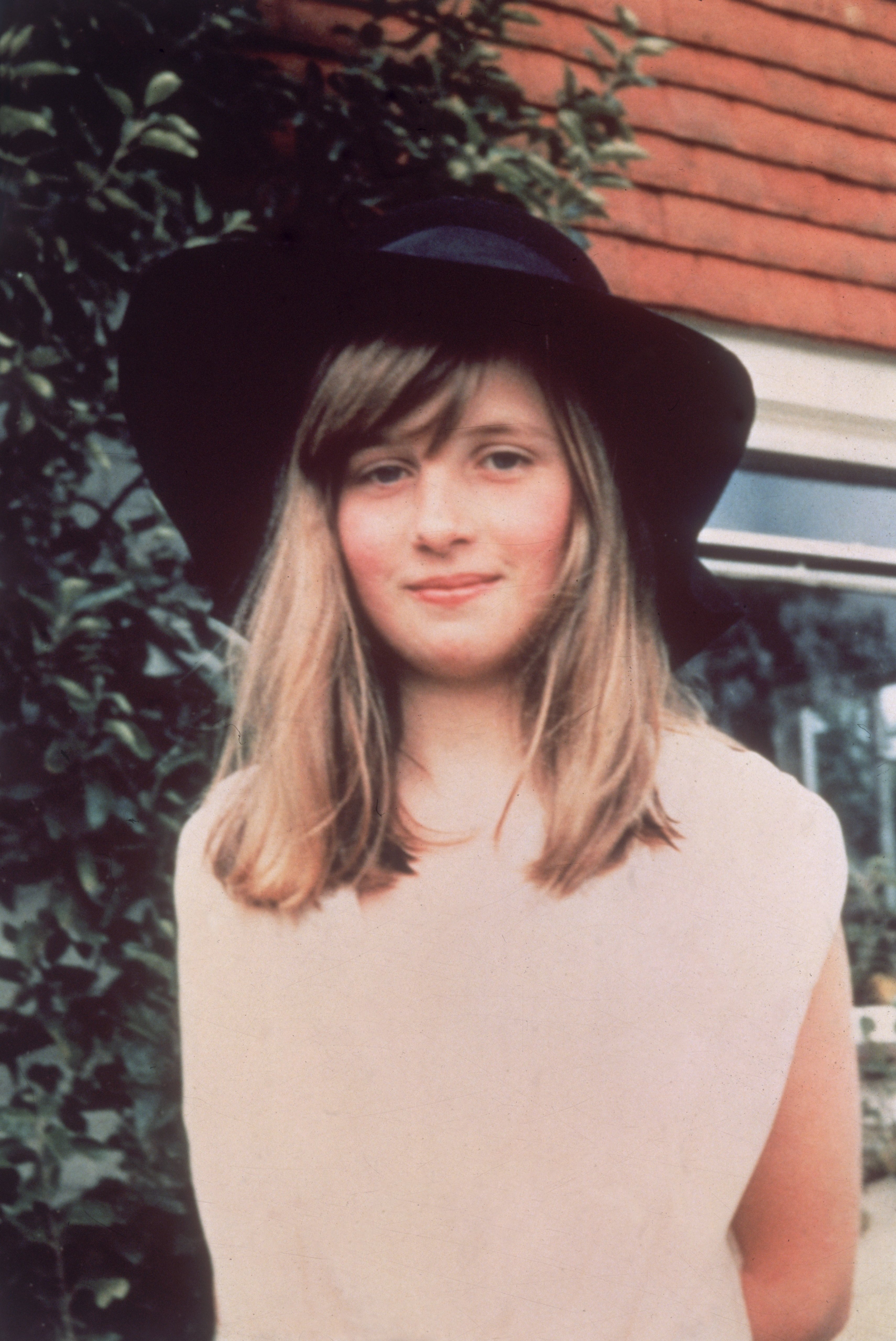 Lady Diana Spencer uring a summer holiday in Itchenor, West Sussex in 1971. | Source: Getty Images