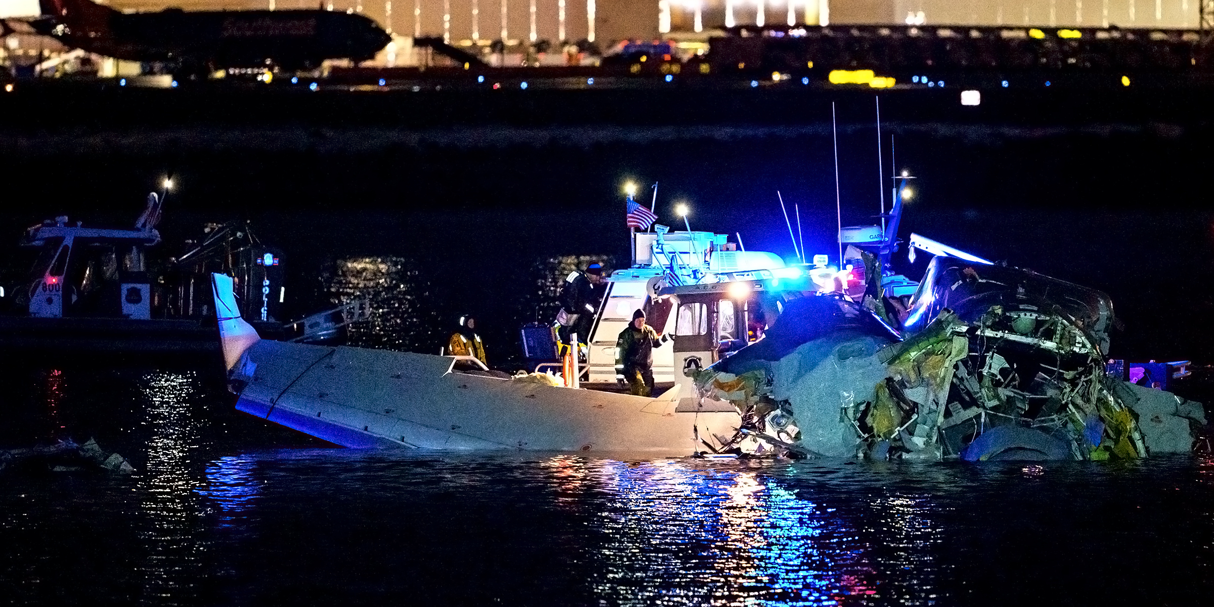 Airplane wreckage in the Potomac River | Source: Getty Images