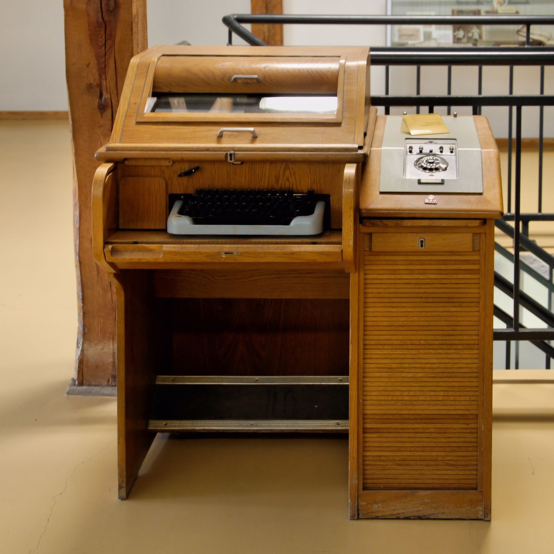 An old telegraph machine. | Source: Pixabay