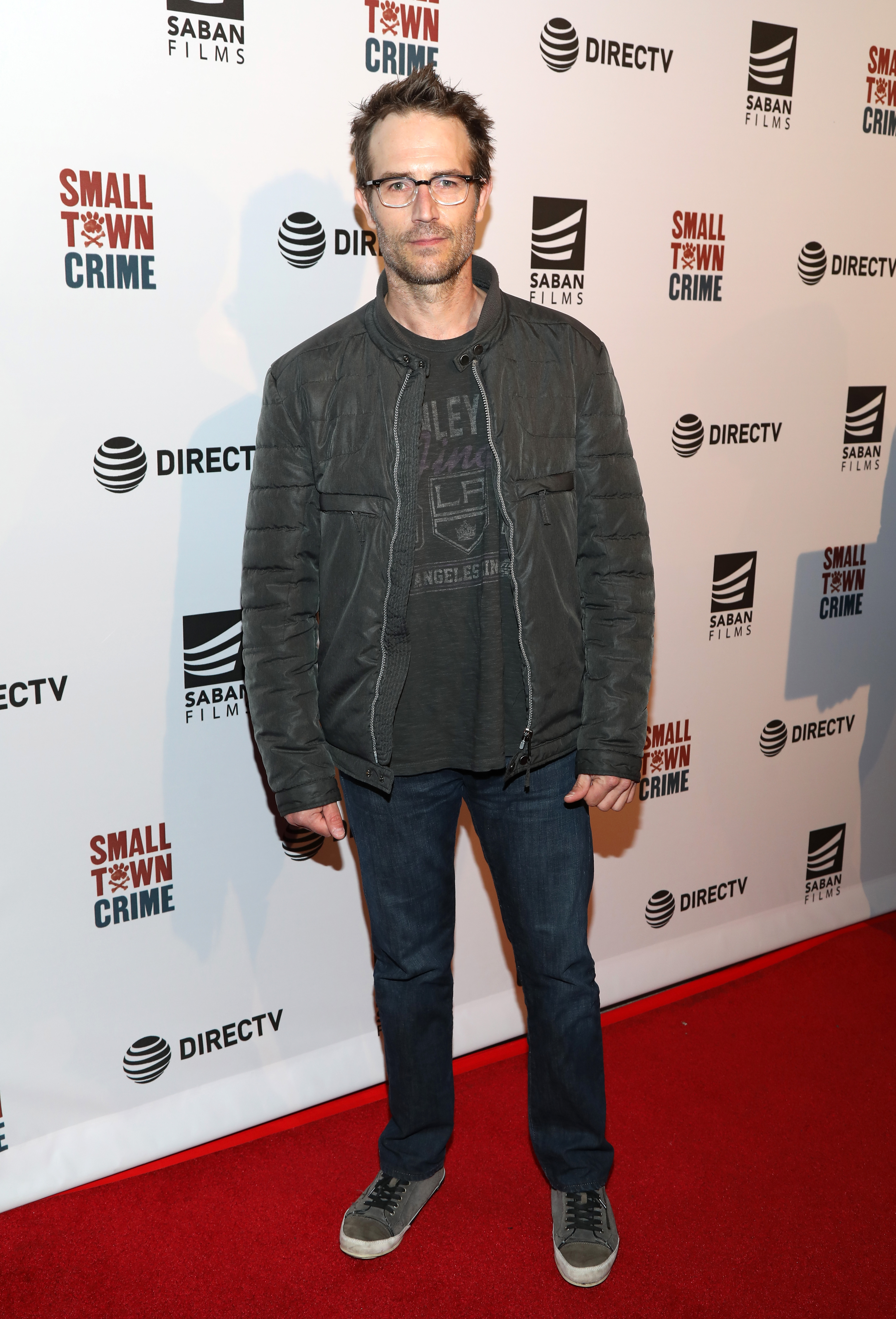 At the "Small Town Crime" screening, Michael Vartan embraces a rugged style in a dark tee and bomber jacket. The indie thriller marked one of his last notable film appearances before stepping back from the spotlight.