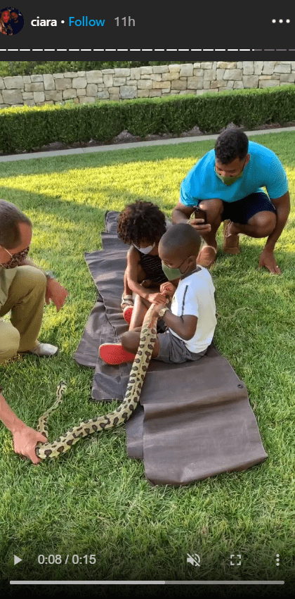 Singer Ciara's children, Future and Sienna having a lovely zoo time out in their backyard | Photo: Instagram/ciara