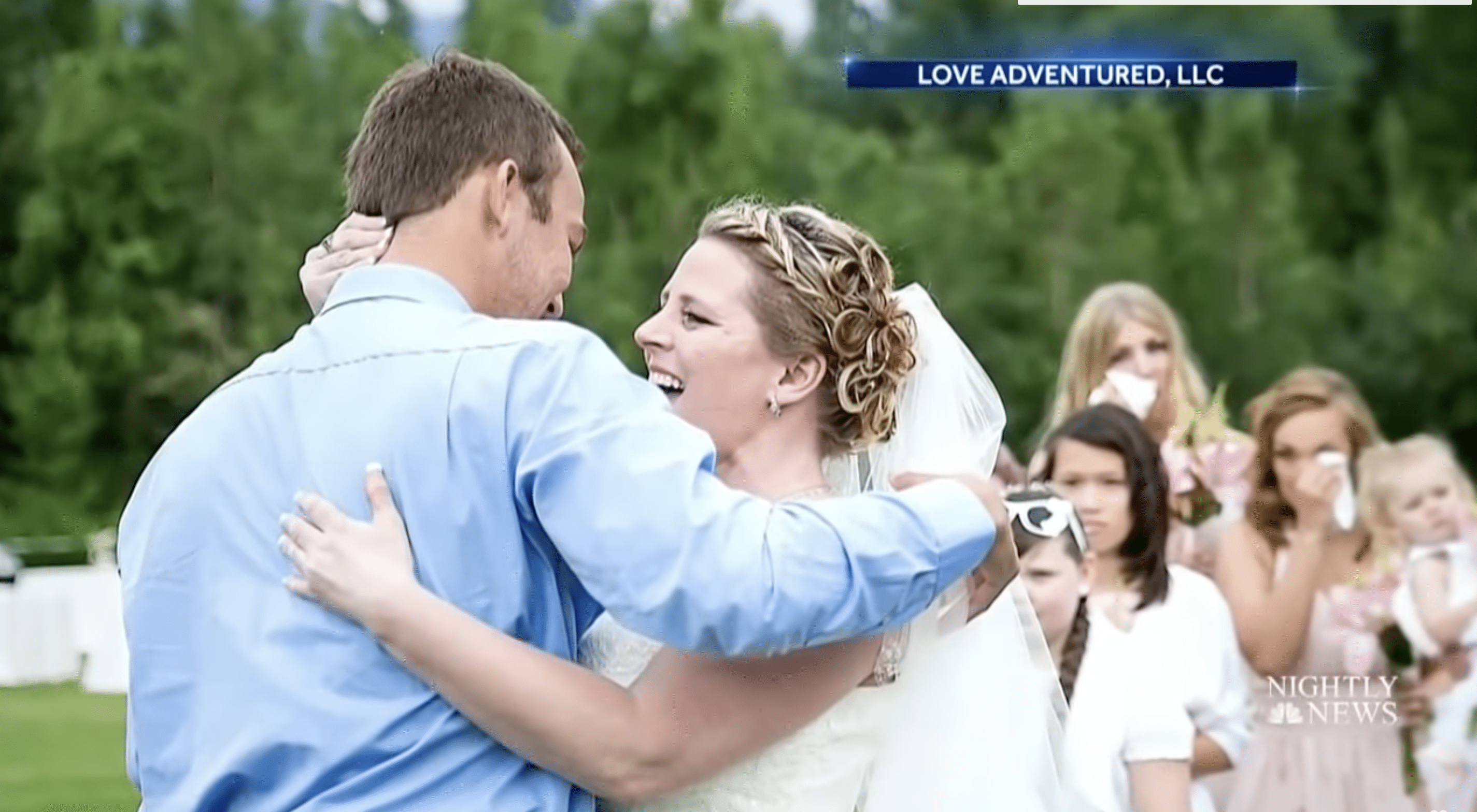 Becky Turney war schockiert, als sie den Herzempfänger ihres verstorbenen Sohnes, Jacob Kilby, bei ihrer Hochzeit sah. | Quelle: YouTube.com/NBC News