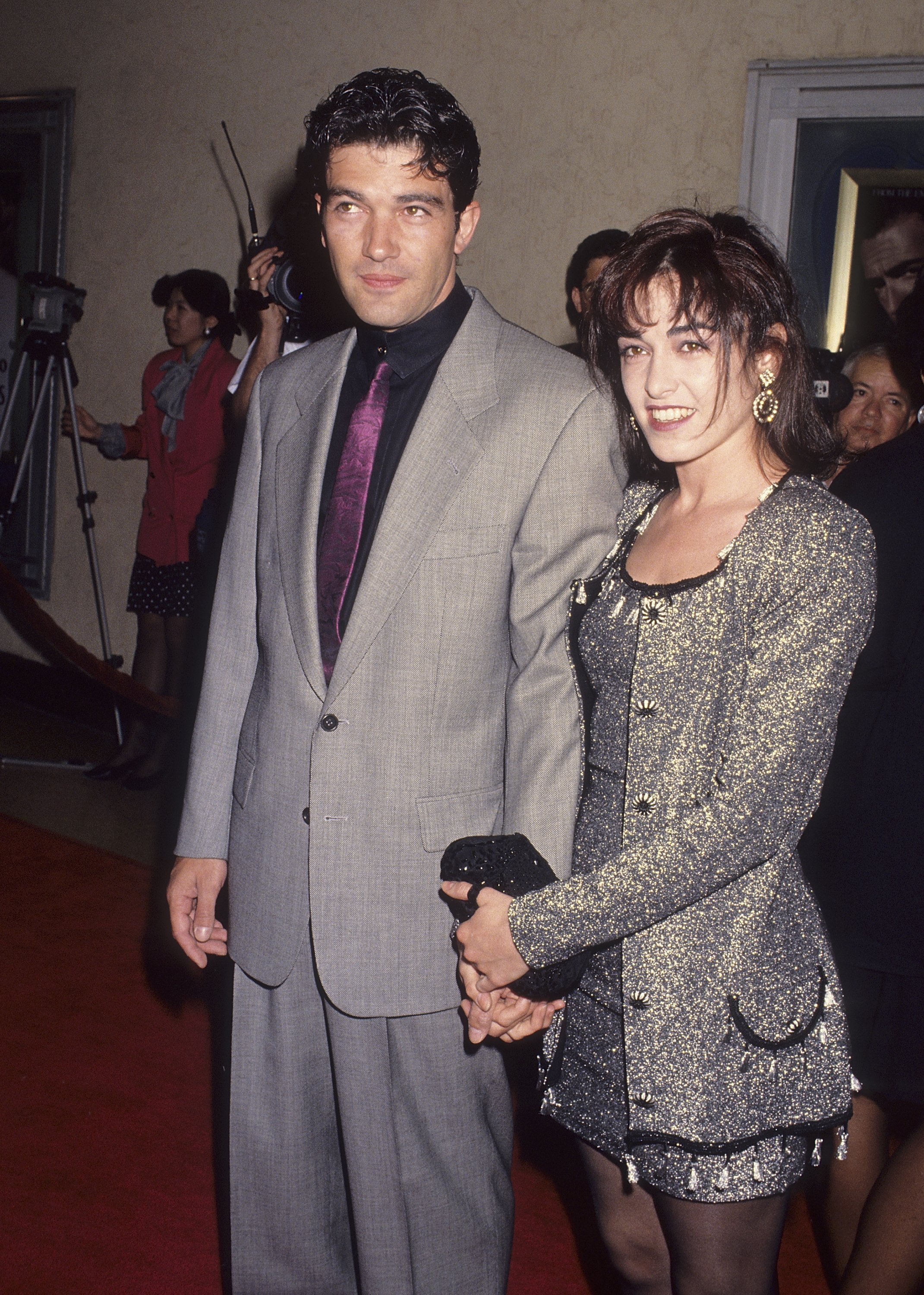 Antonio Banderas and Ana Leza pose on the red carpet at "The Mambo Kings" Westwood Premiere on February 26, 1992, at the Mann Bruin Theatre in Westwood, California | Source: Getty Images