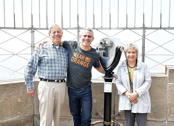 Lou Cohen, Evelyn Cohen and Andy Cohen at The Empire State Building on June 1, 2018 in New York City | Photo: Getty Images