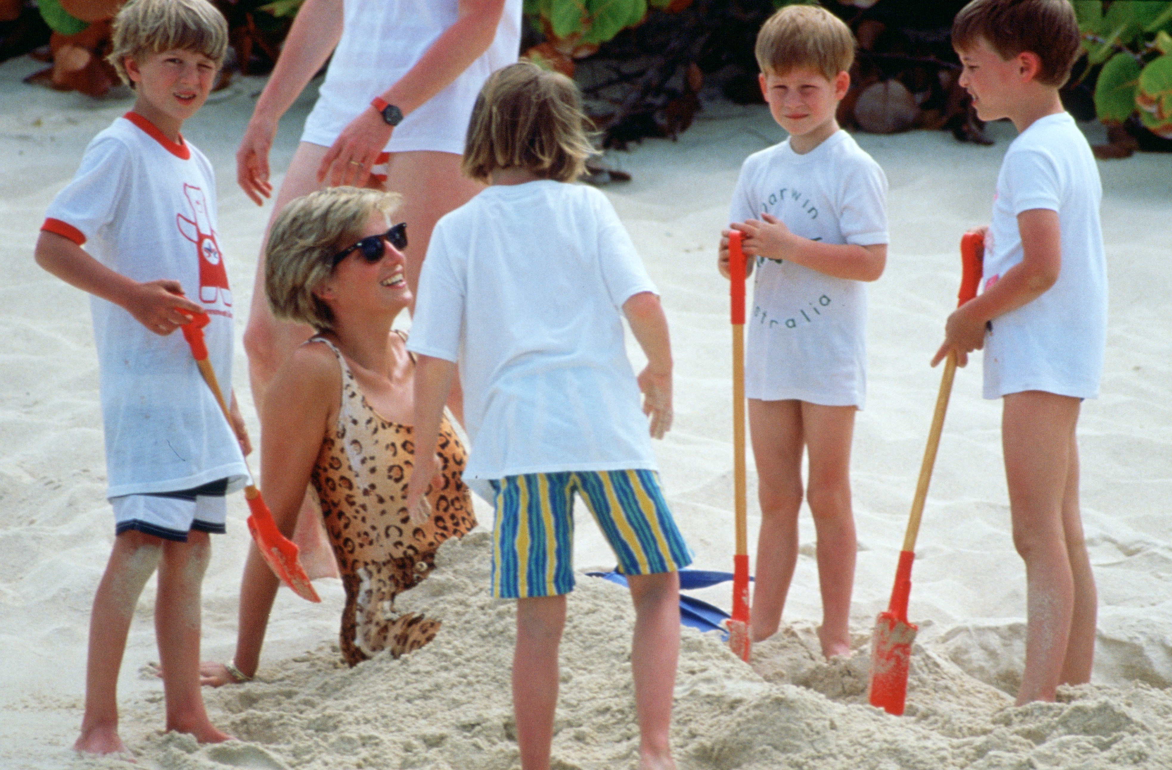 Diana, Princess of Wales with her sons and her sister's children on April 11, 1990 in Necker Island | Source: Getty Images