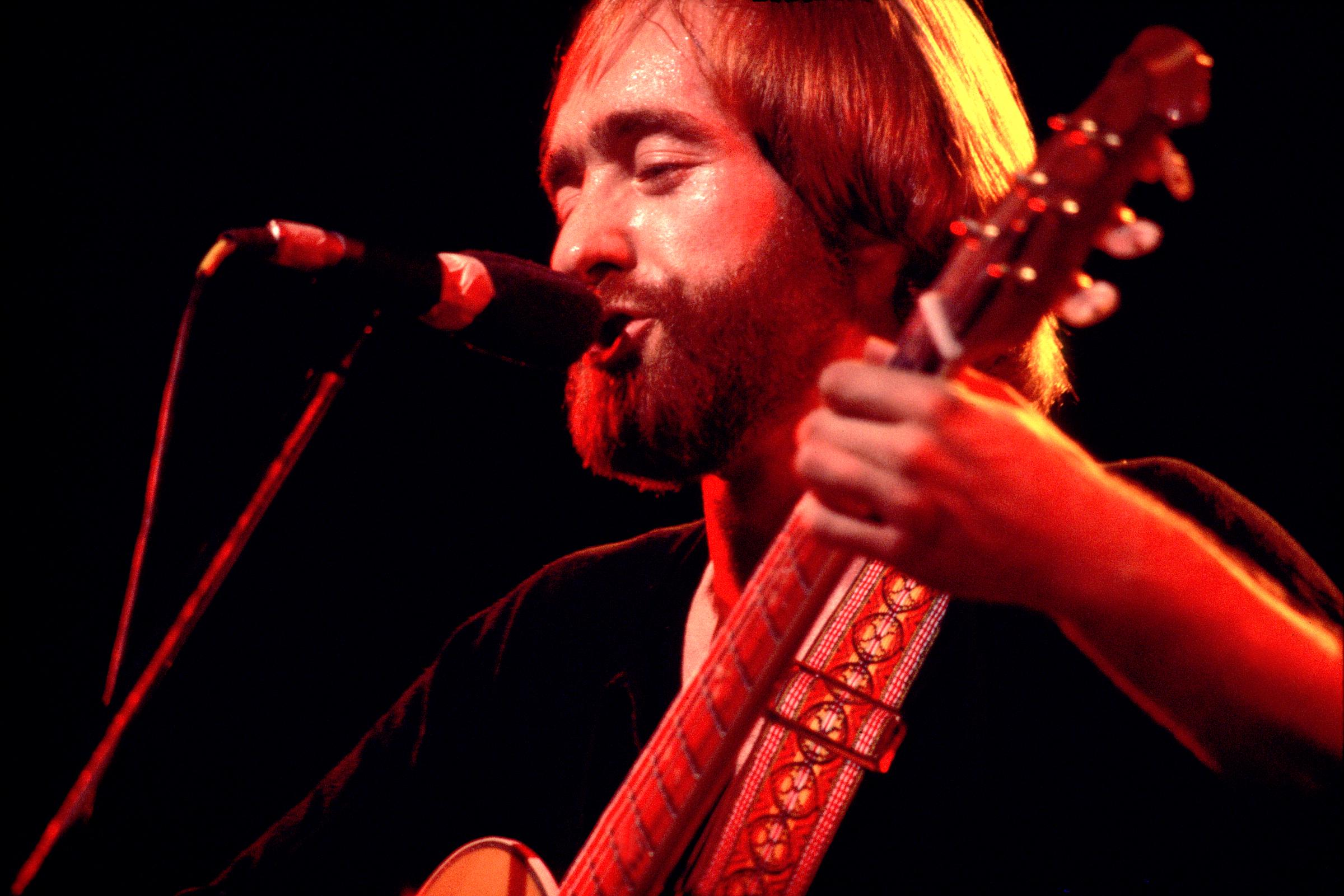 The musician performing at the Auditorium Theater in Chicago, Illinois, March 15, 1977 | Source: Getty Images
