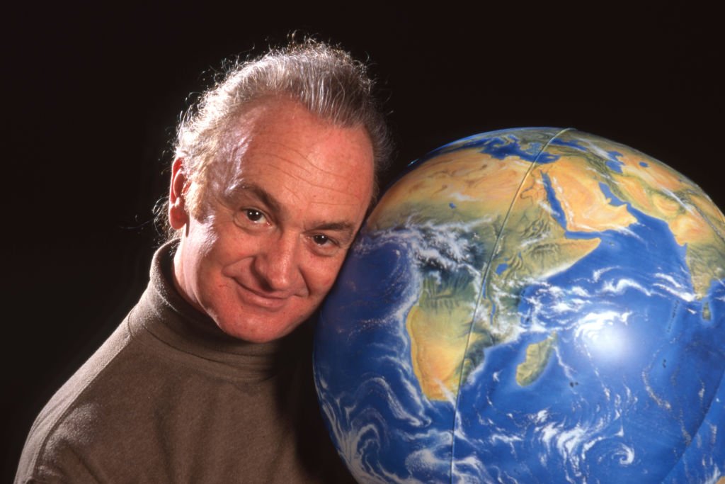 Portrait du présentateur météo Alain Gillot-Pétré, le 12 mars 1995, France. | Photo : Getty Images