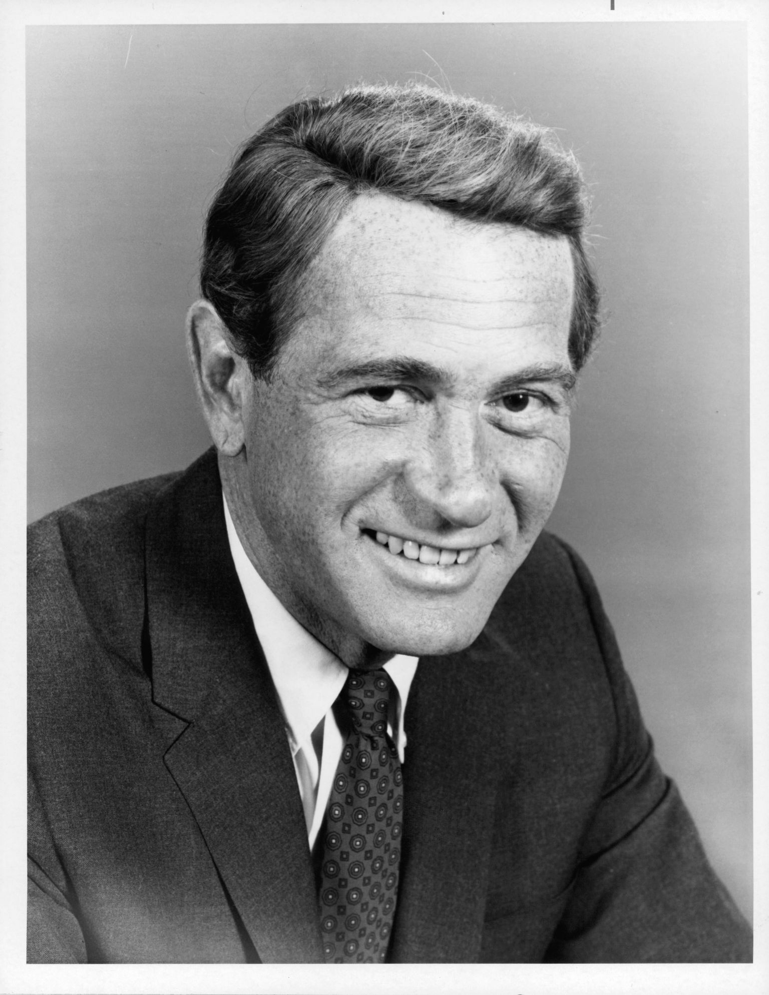 Darren McGavin pictured in 1968. | Photo: Getty Images