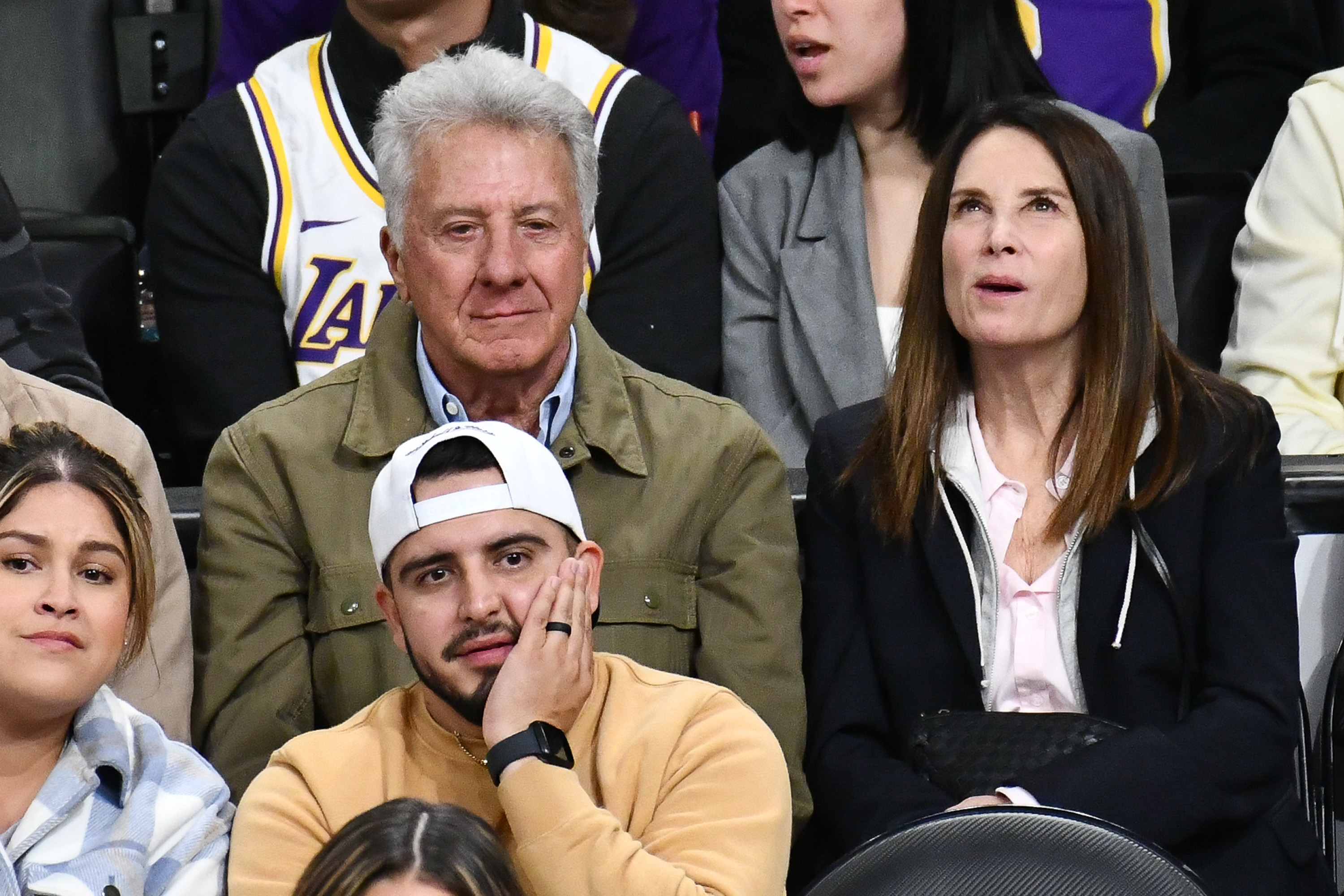 Dustin Hoffman and Lisa Hoffman at a basketball game between the Los Angeles Lakers and the San Antonio Spurs in Los Angeles, California on November 20, 2022. | Source: Getty Images