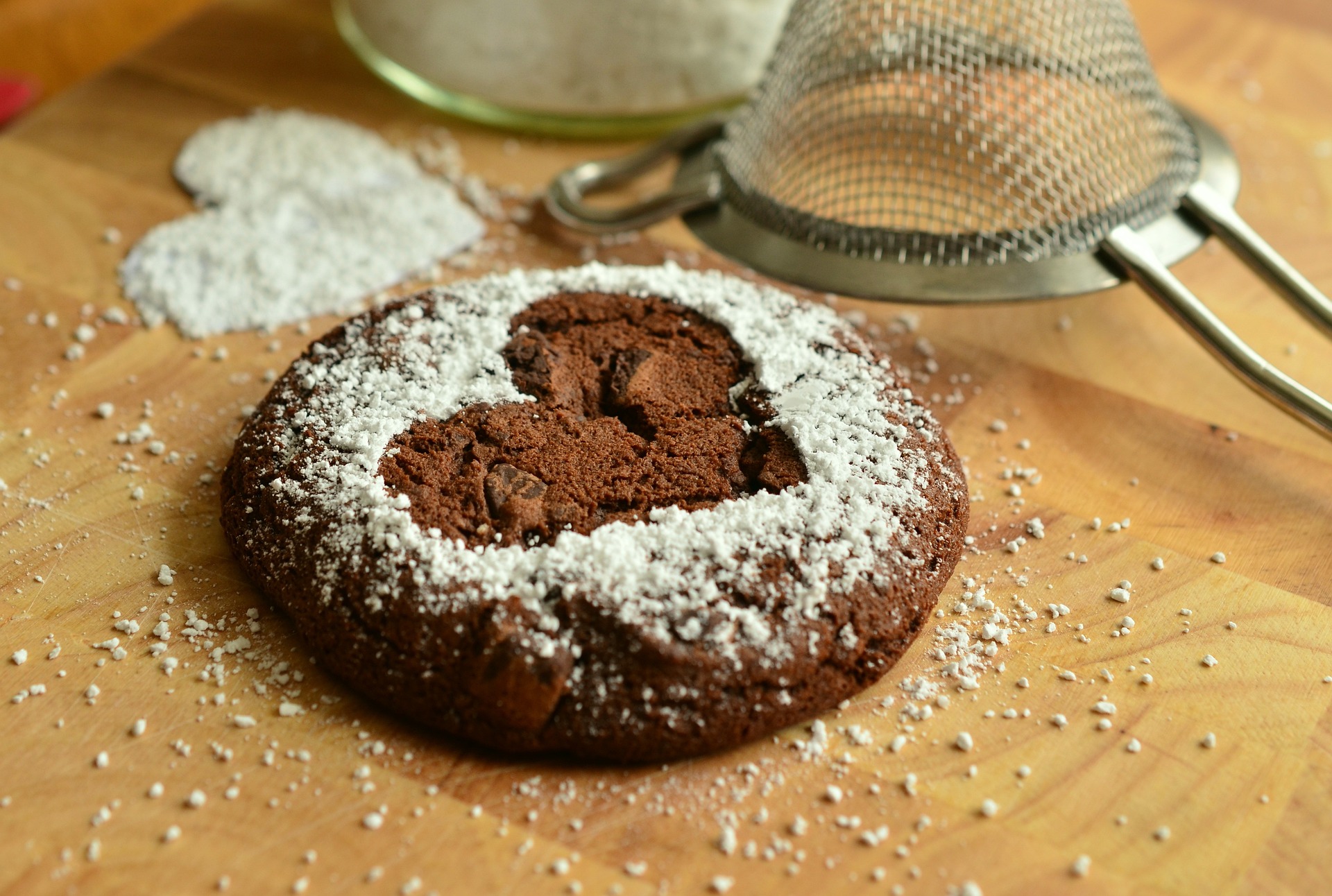 A heart-shaped cookie | Source: Pixabay