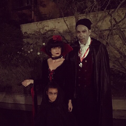 Ellen Pompeo and her family from a post dated November 1, 2015. | Source: Instagram/ellenpompeo