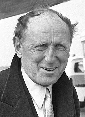 Bourvil à l'aéroport d'Amsterdam le 20 mars 1967 | Photo : Wikipédia. Bourvil à l'aéroport d'Amsterdam le 20 mars 1967 | Photo : Wikipédia.