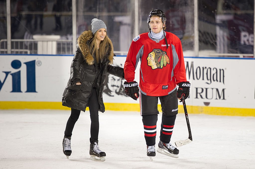 Patrick Kane skates with his girlfriend Amanda during the 2014 NHL Stadium Series family skate on February 28, 2014 | Photo: Getty Images