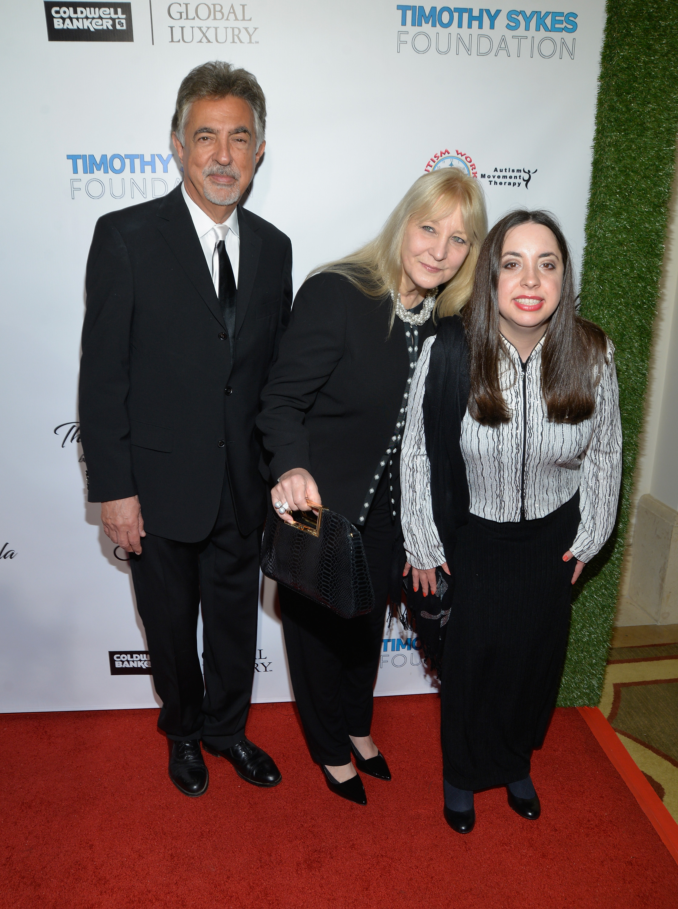 Joe Mantegna, Arlene Vhrel, and Mia Mantegna at AMT's 2017 D.R.E.A.M. Gala in Beverly Hills, California on November 11, 2017 | Source: Getty Images