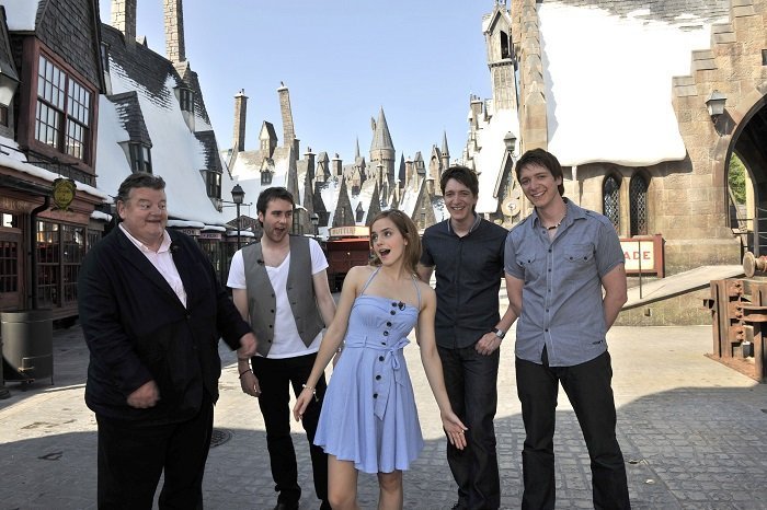 Robbie Coltrane, Matthew Lewis, Emma Watson, Oliver Phelps and James Phelps in The Wizarding World of Harry Potter on May 20, 2010 in Orlando, Florida I Image: Getty Images